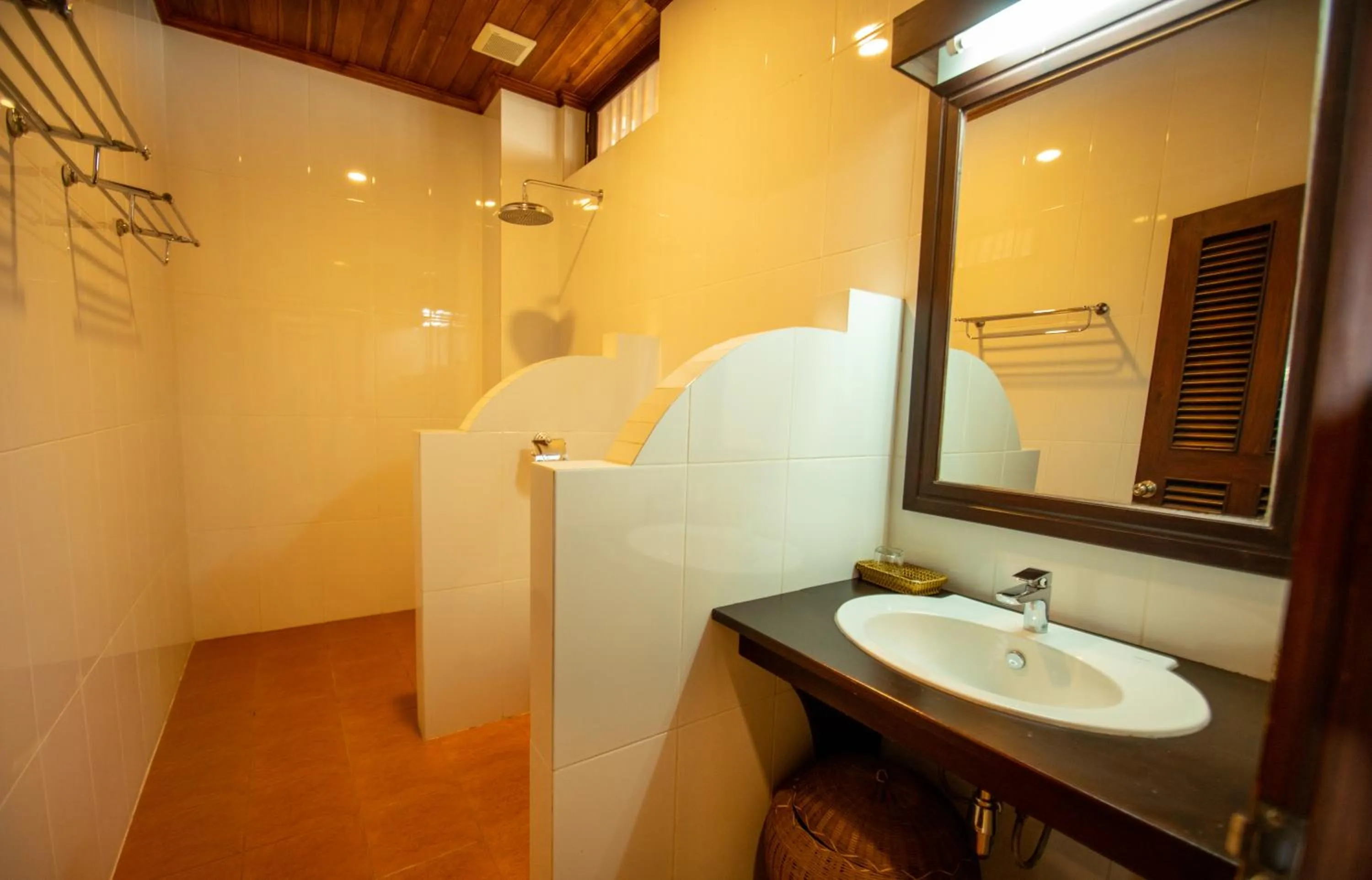 Shower in Treasure Hotel Laos