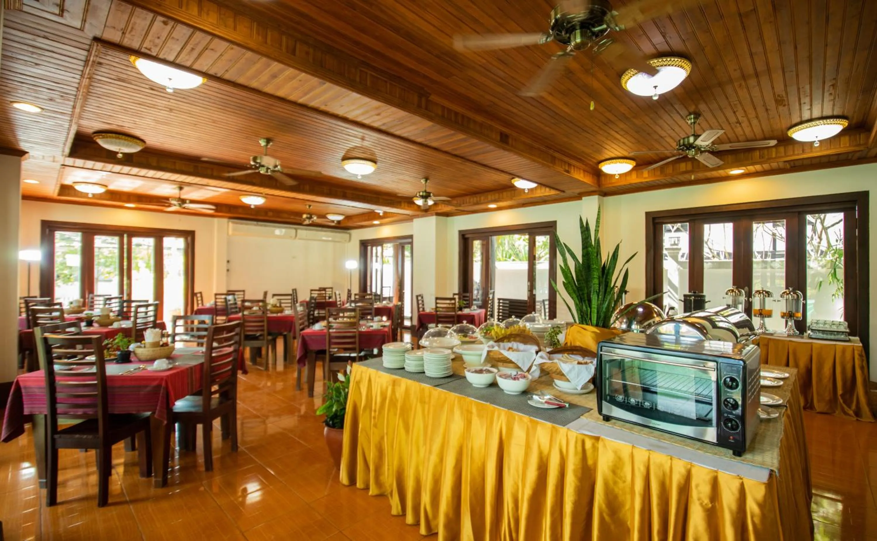 Restaurant/places to eat in Treasure Hotel Laos