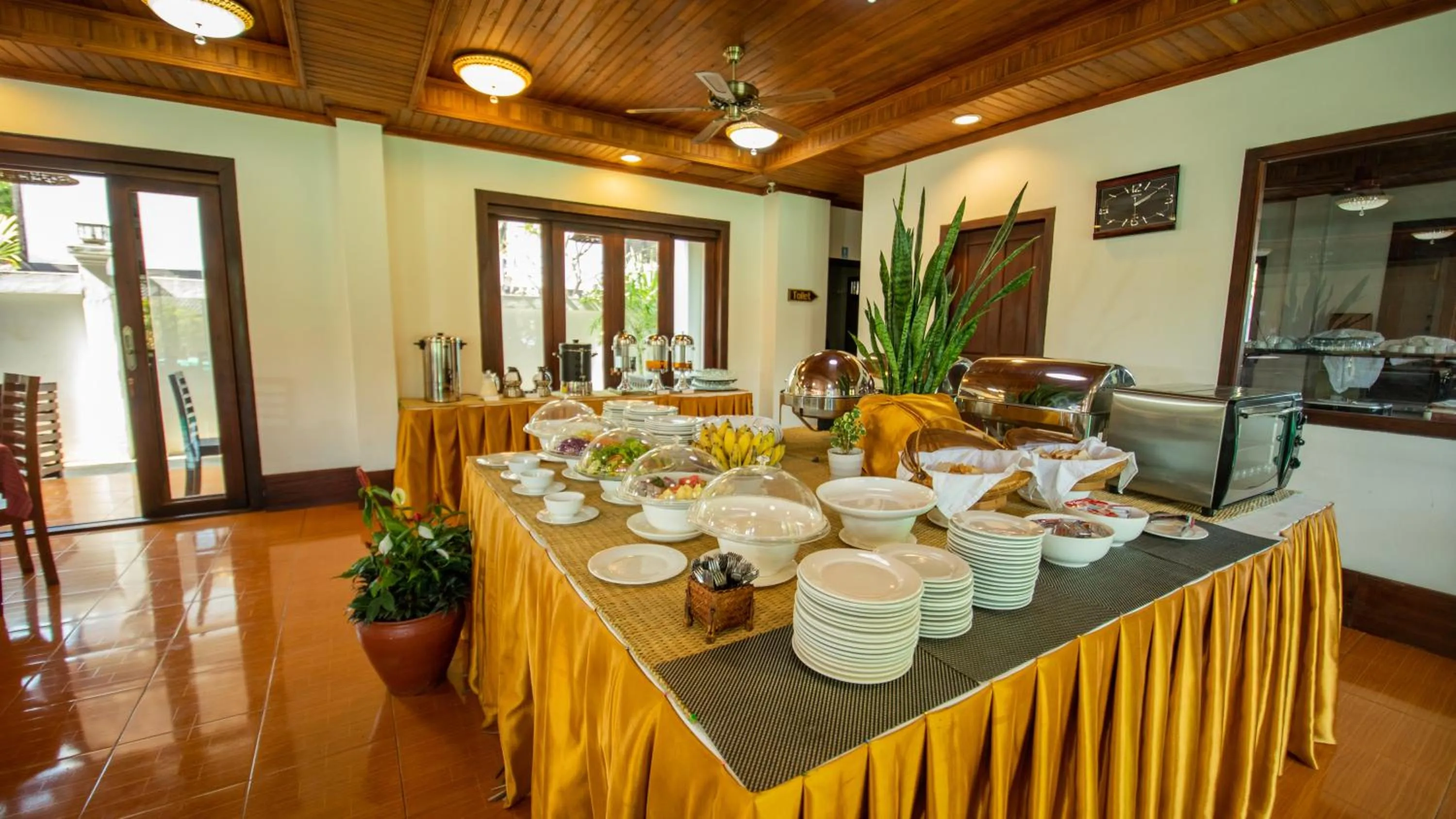 Restaurant/places to eat in Treasure Hotel Laos