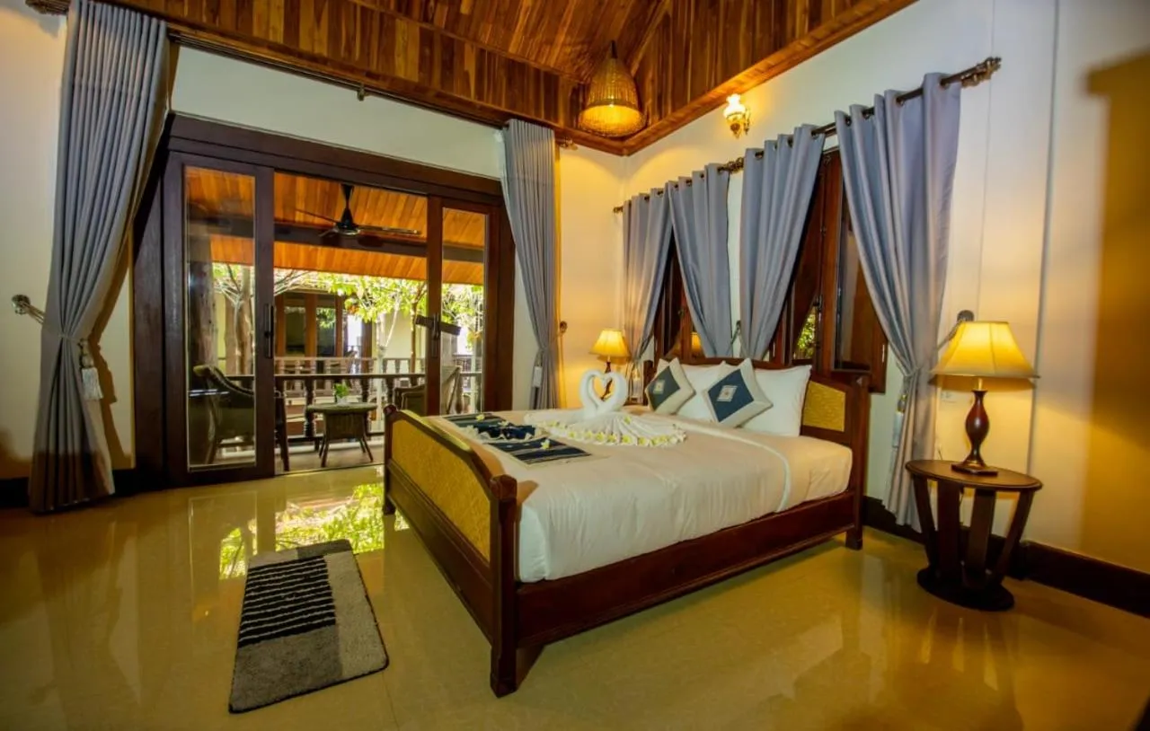 Bed in Treasure Hotel Laos