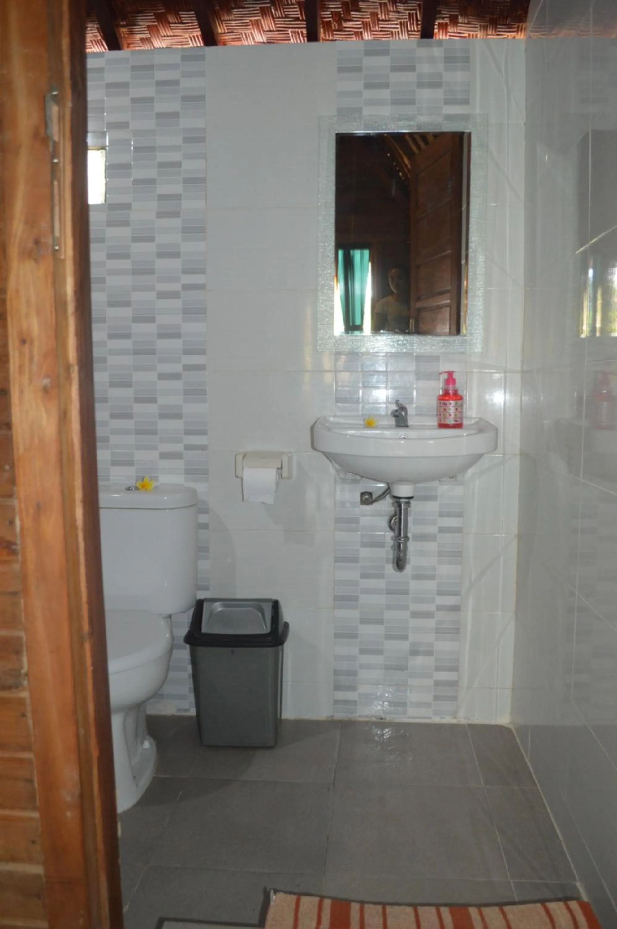 Bathroom in Nyuh Gading Bungalow Nusa Penida
