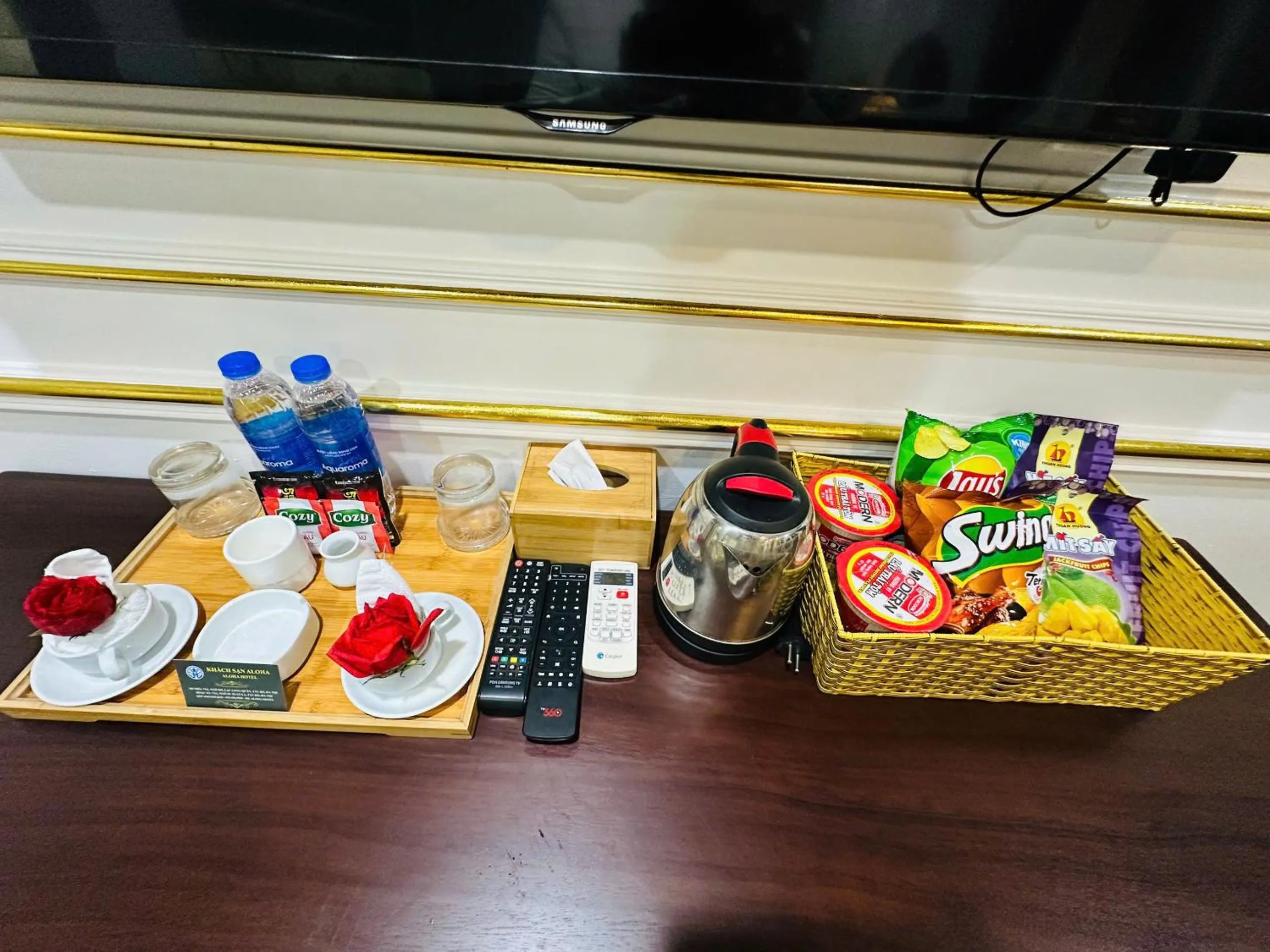 Food and drinks in Aloha Hotel