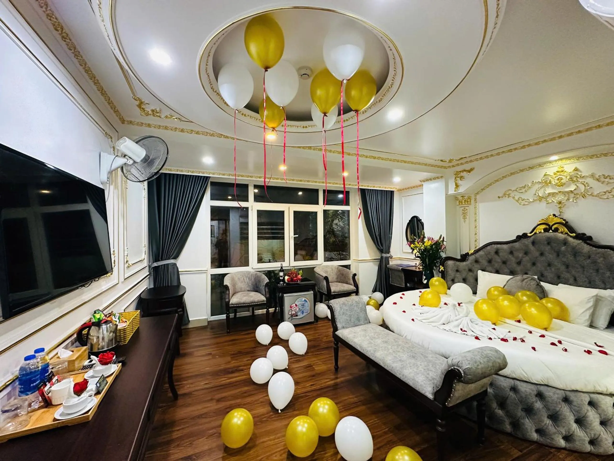 Living room in Aloha Hotel