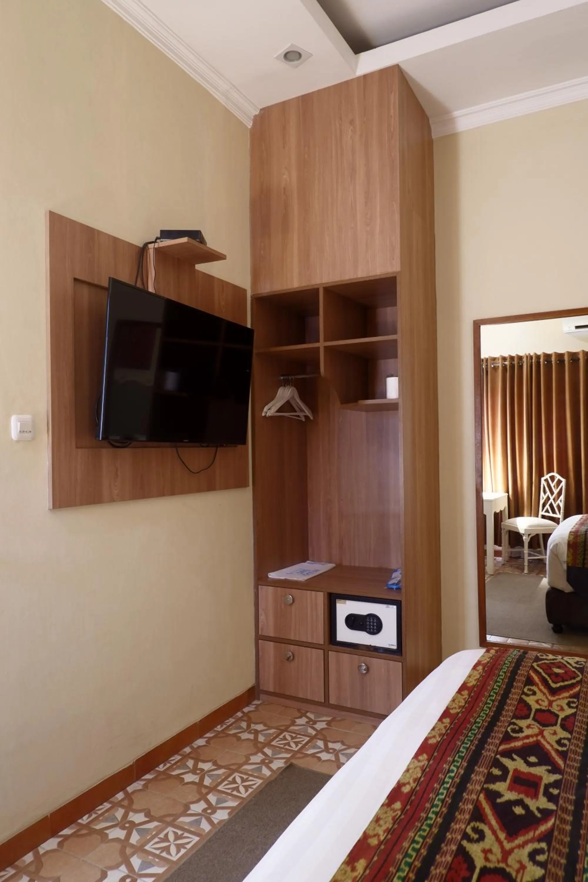 wardrobe in Ocean View Residence