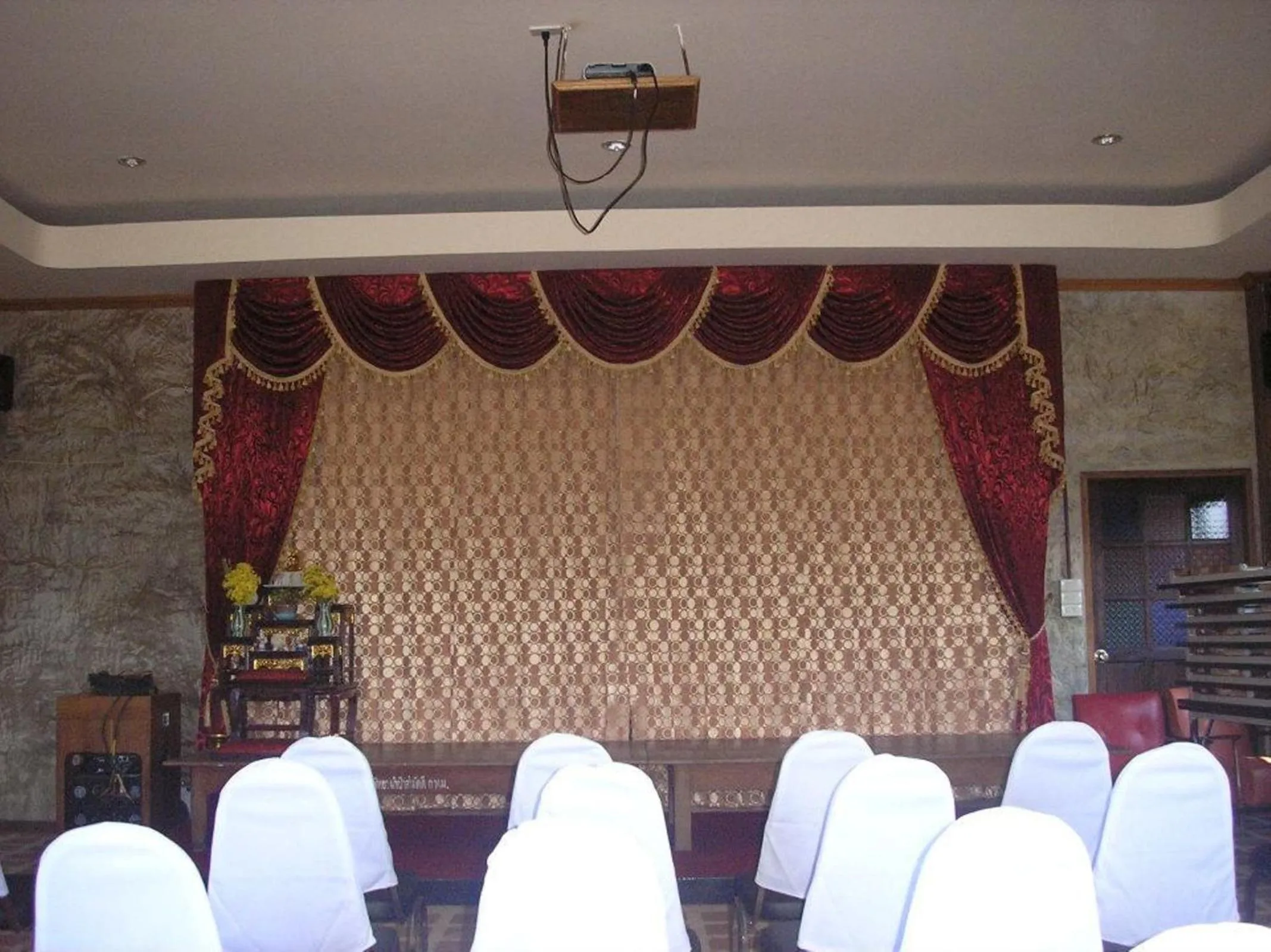 Banquet/Function facilities in Tamarind Grand Resort Mae Sariang