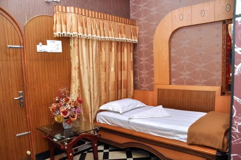 Bed in Hotel Shri Swarna's Palace - A Business Class Hotel