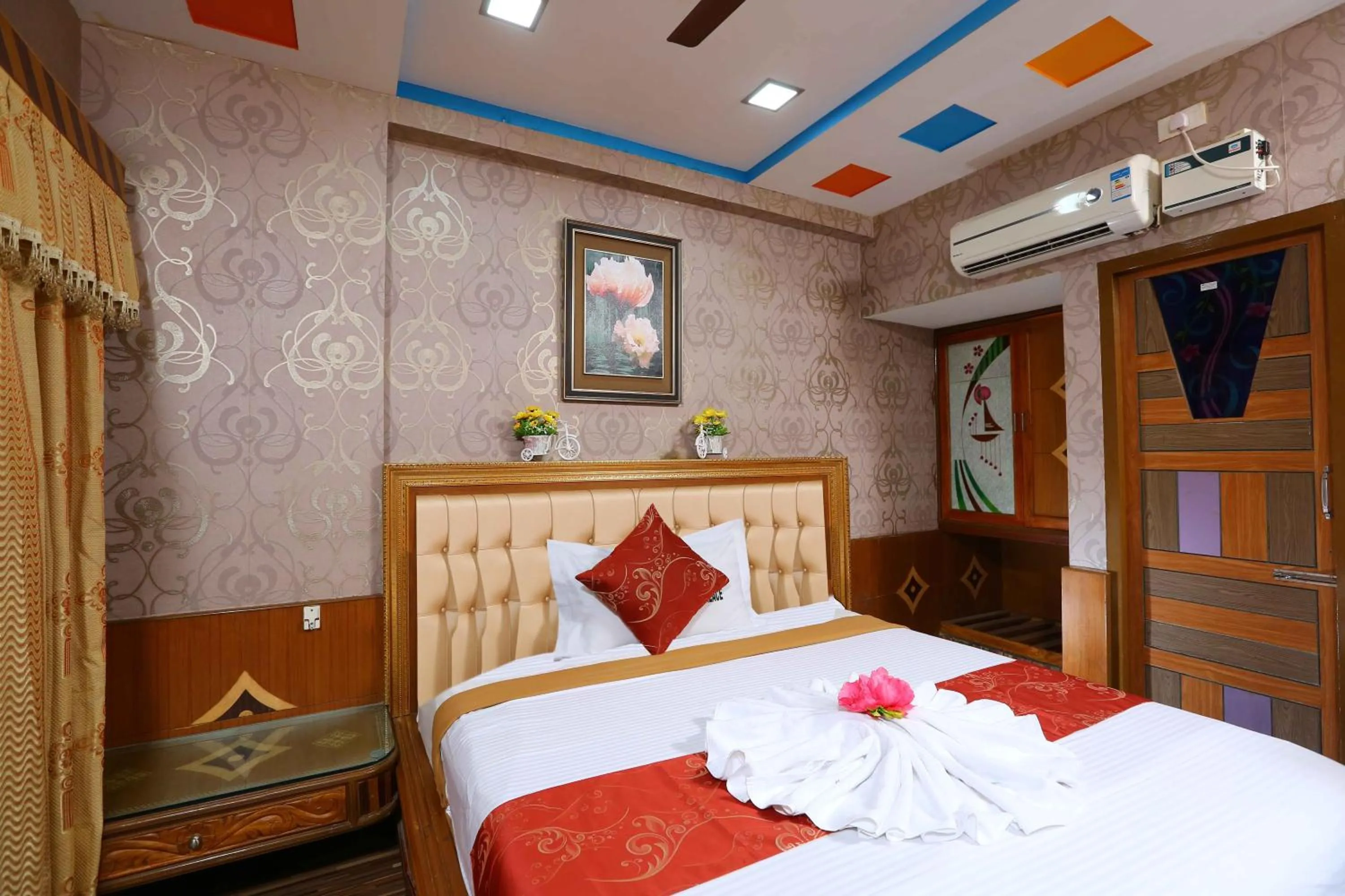 Bed in Hotel Shri Swarna's Palace - A Business Class Hotel