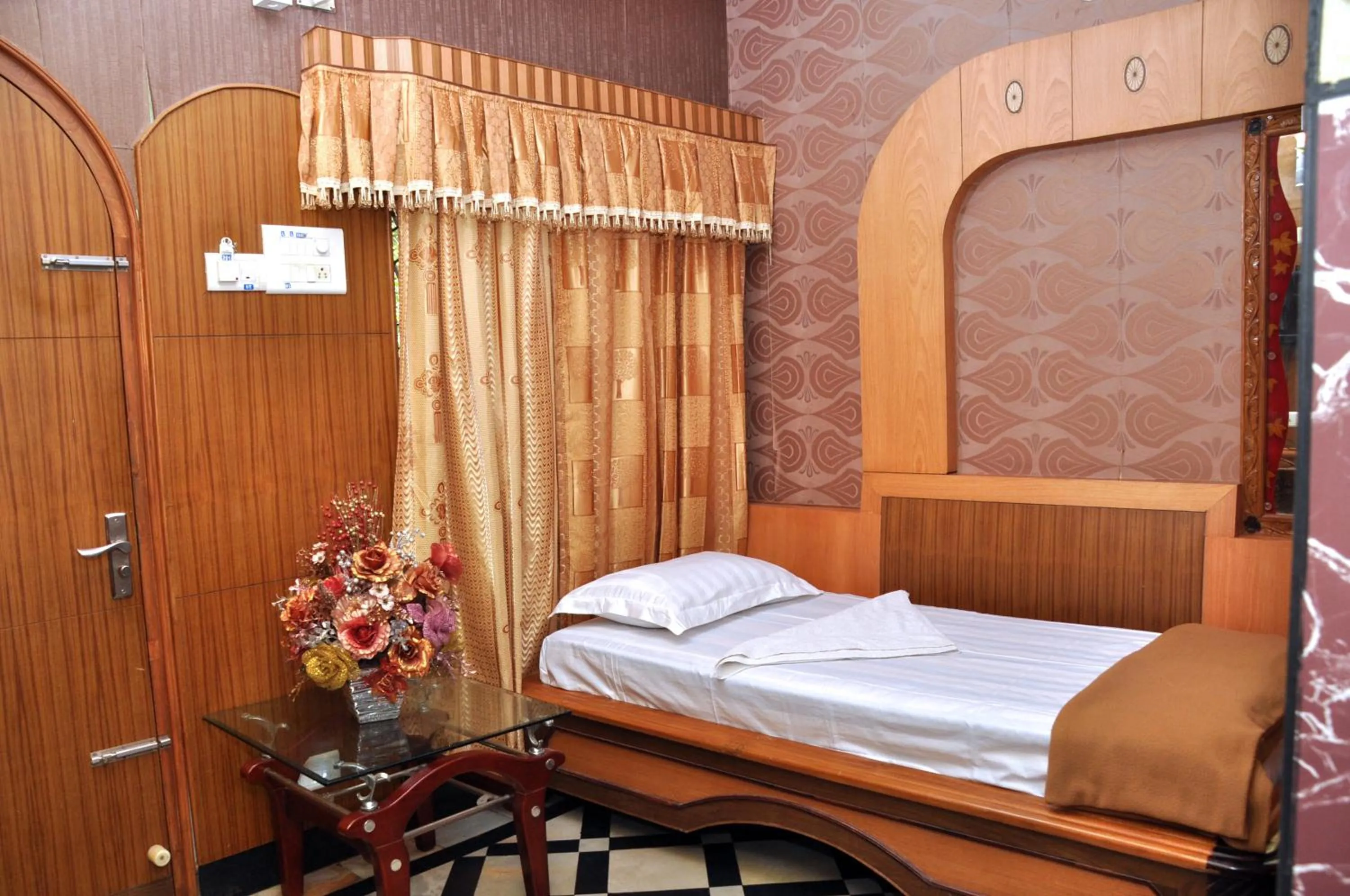 Bed in Hotel Shri Swarna's Palace - A Business Class Hotel