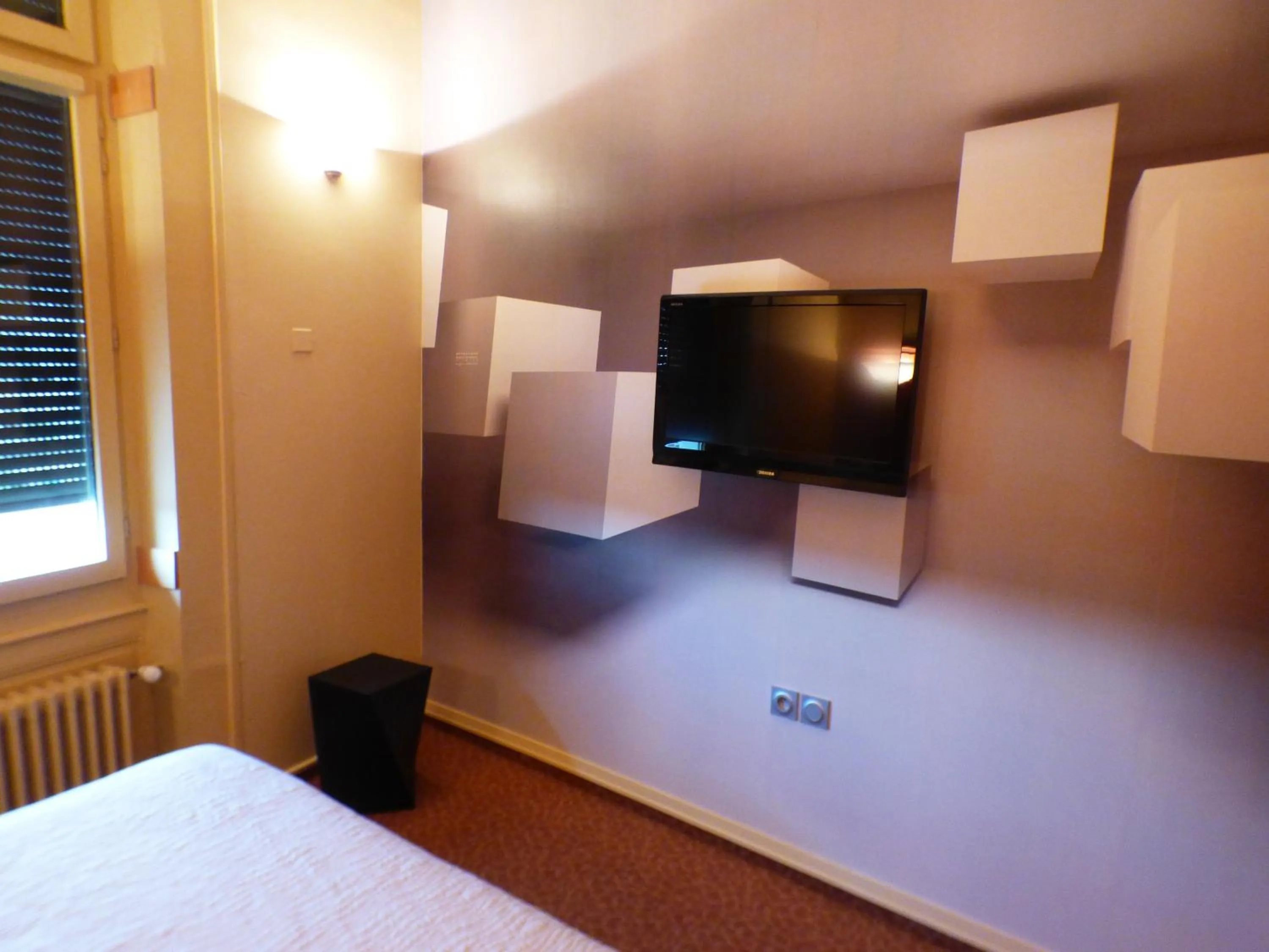 Photo of the whole room, Bed in Terminus du Forez Saint-Etienne Centre Gare Chateaucreux