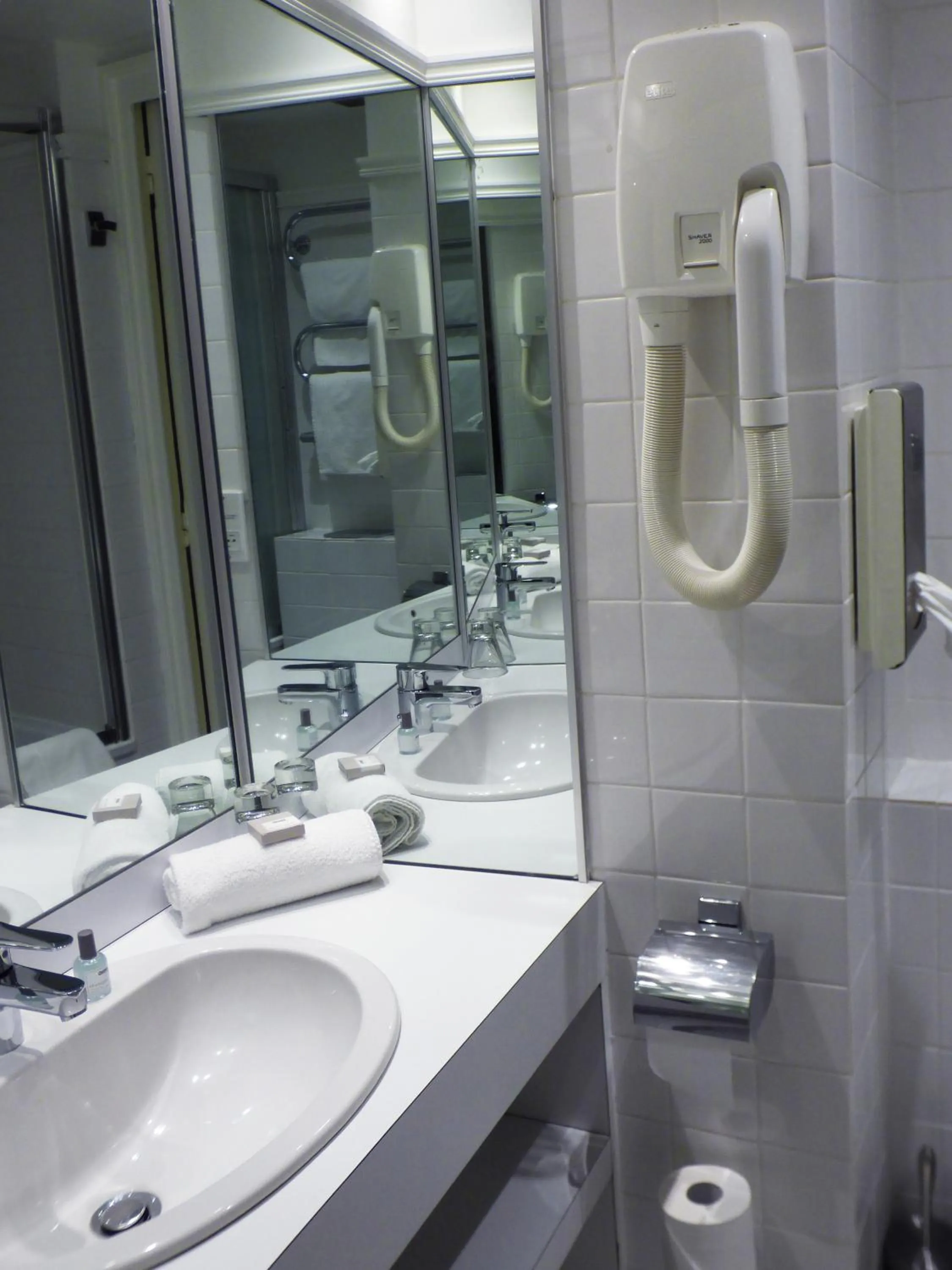 Bathroom in Terminus du Forez Saint-Etienne Centre Gare Chateaucreux