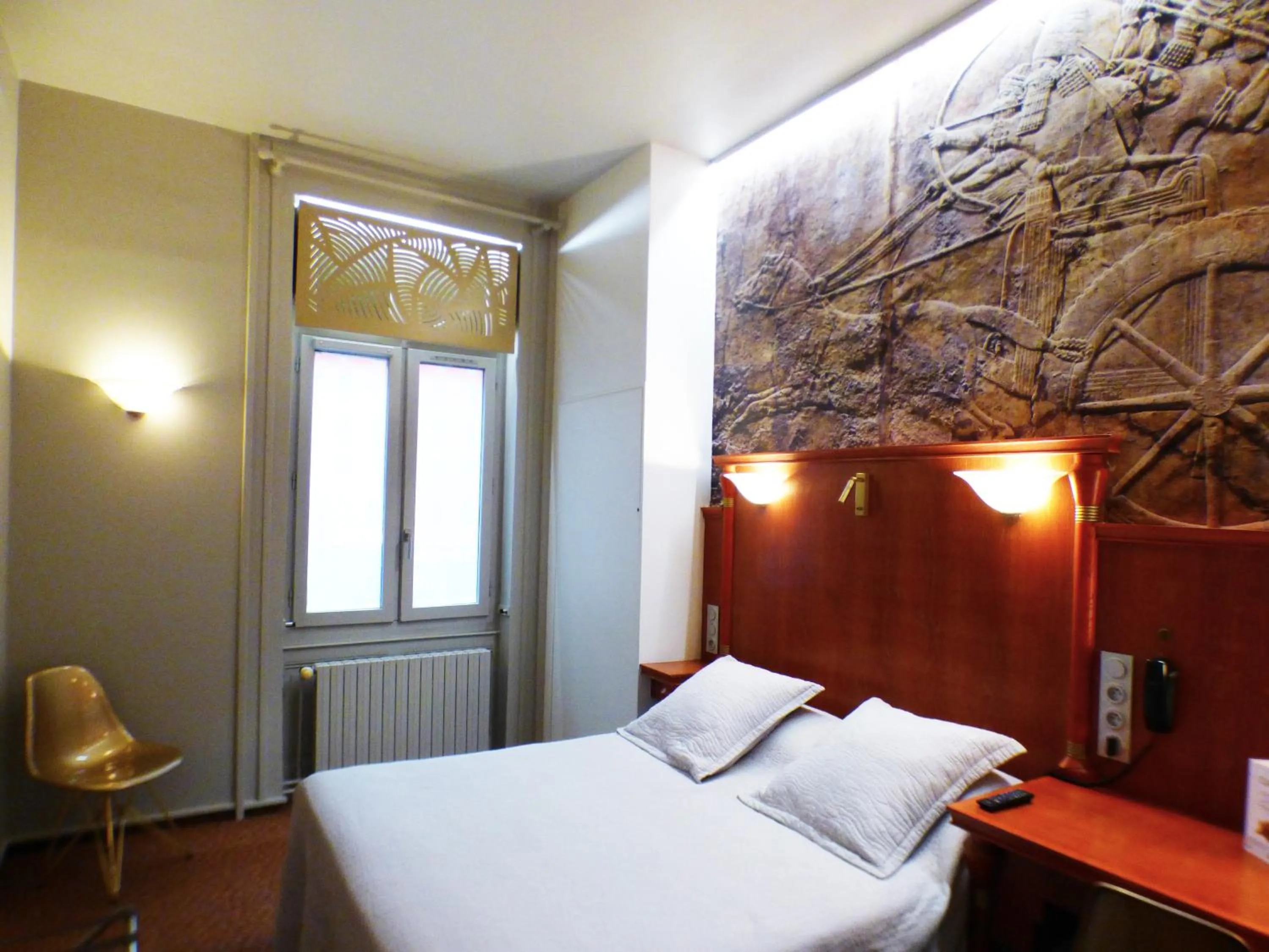 Photo of the whole room, Bed in Terminus du Forez Saint-Etienne Centre Gare Chateaucreux