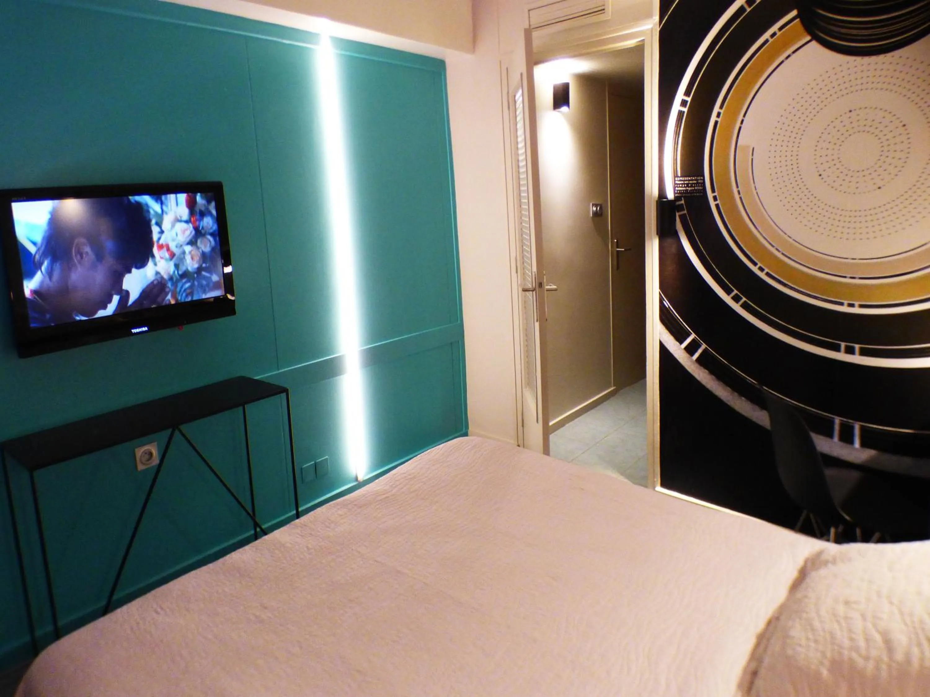 Photo of the whole room, Bed in Terminus du Forez Saint-Etienne Centre Gare Chateaucreux