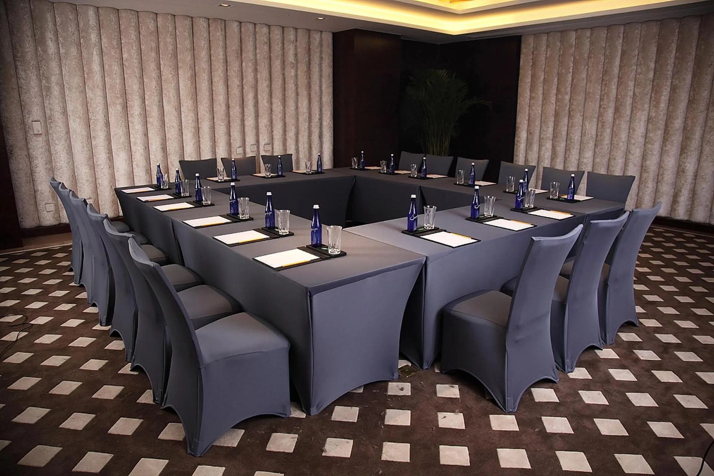 Business facilities in Air China Hongqiao Airport Hotel - Air China BoYue Hotel