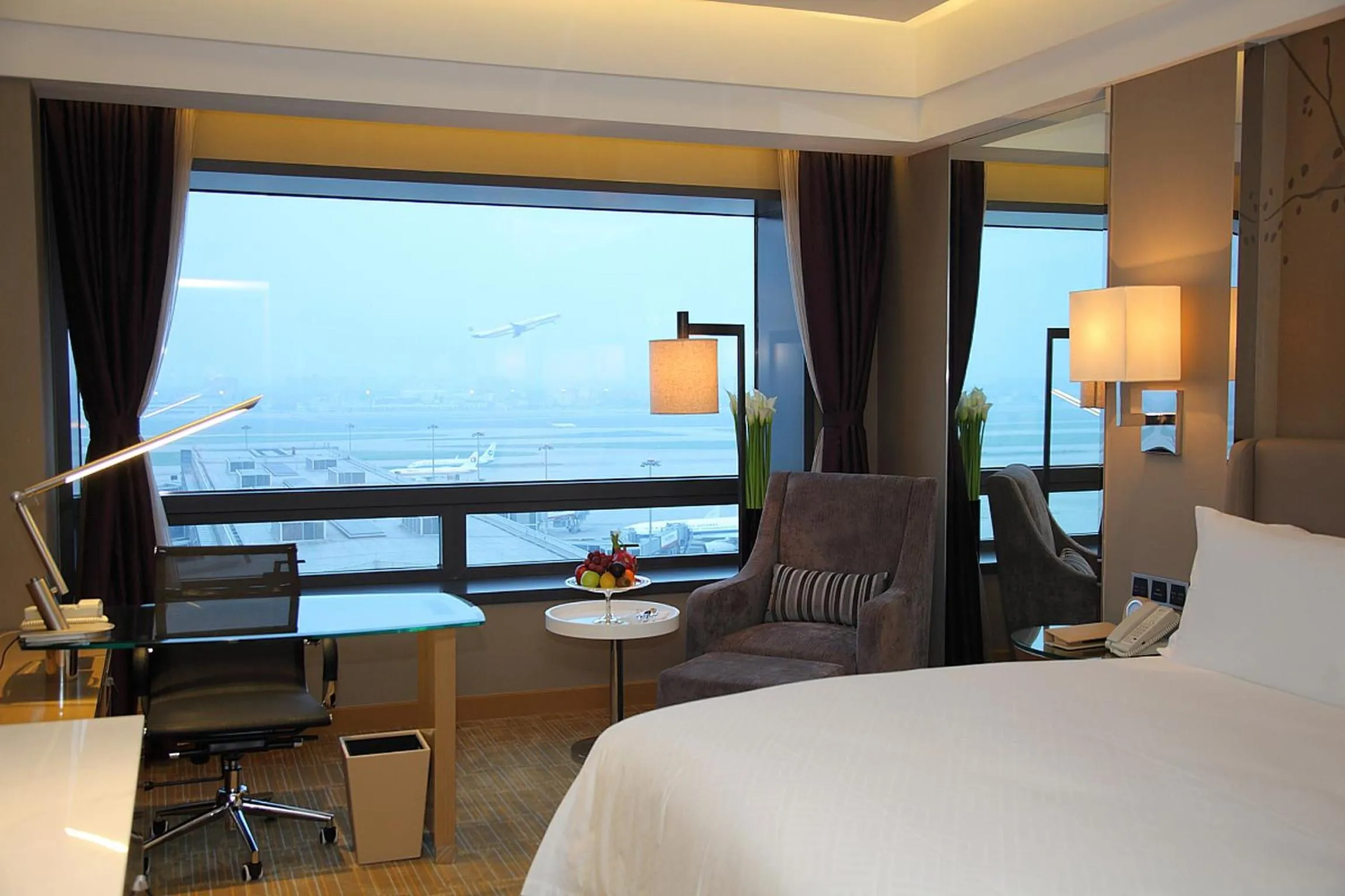 Bed in Air China Hongqiao Airport Hotel - Air China BoYue Hotel