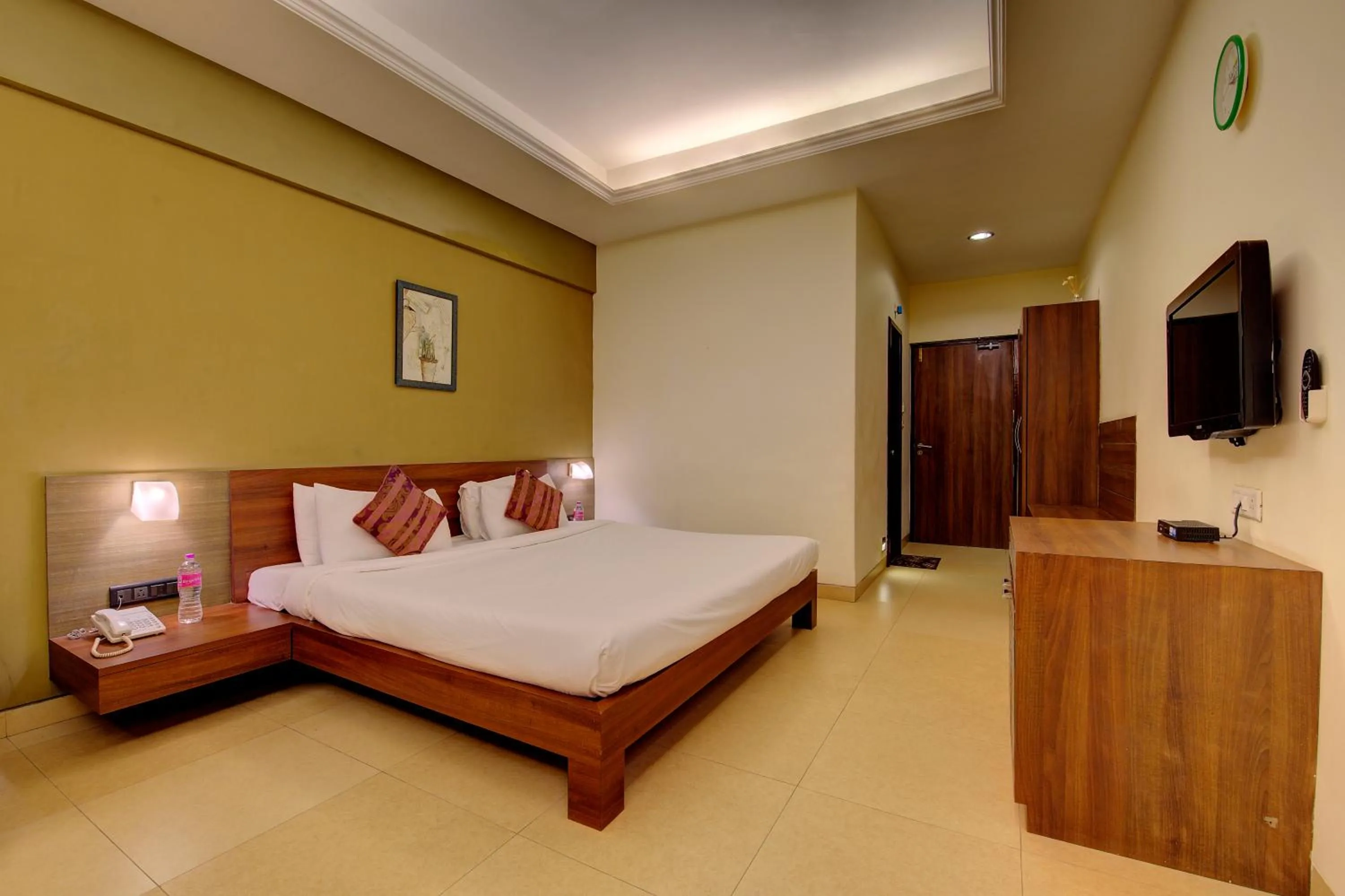 Photo of the whole room, Bed in Khanvel Resort