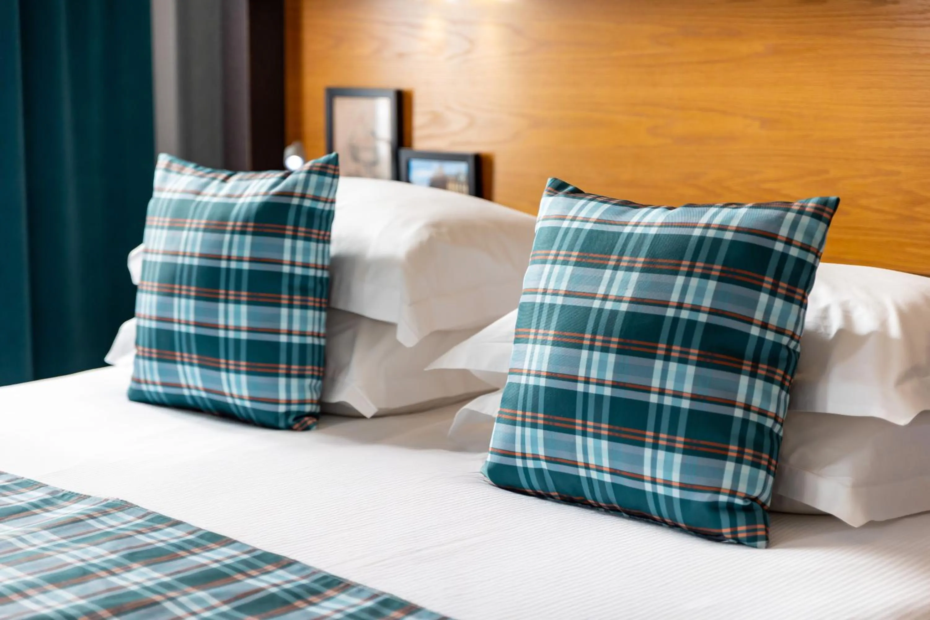 Bed in Best Western Plus Monopole Métropole