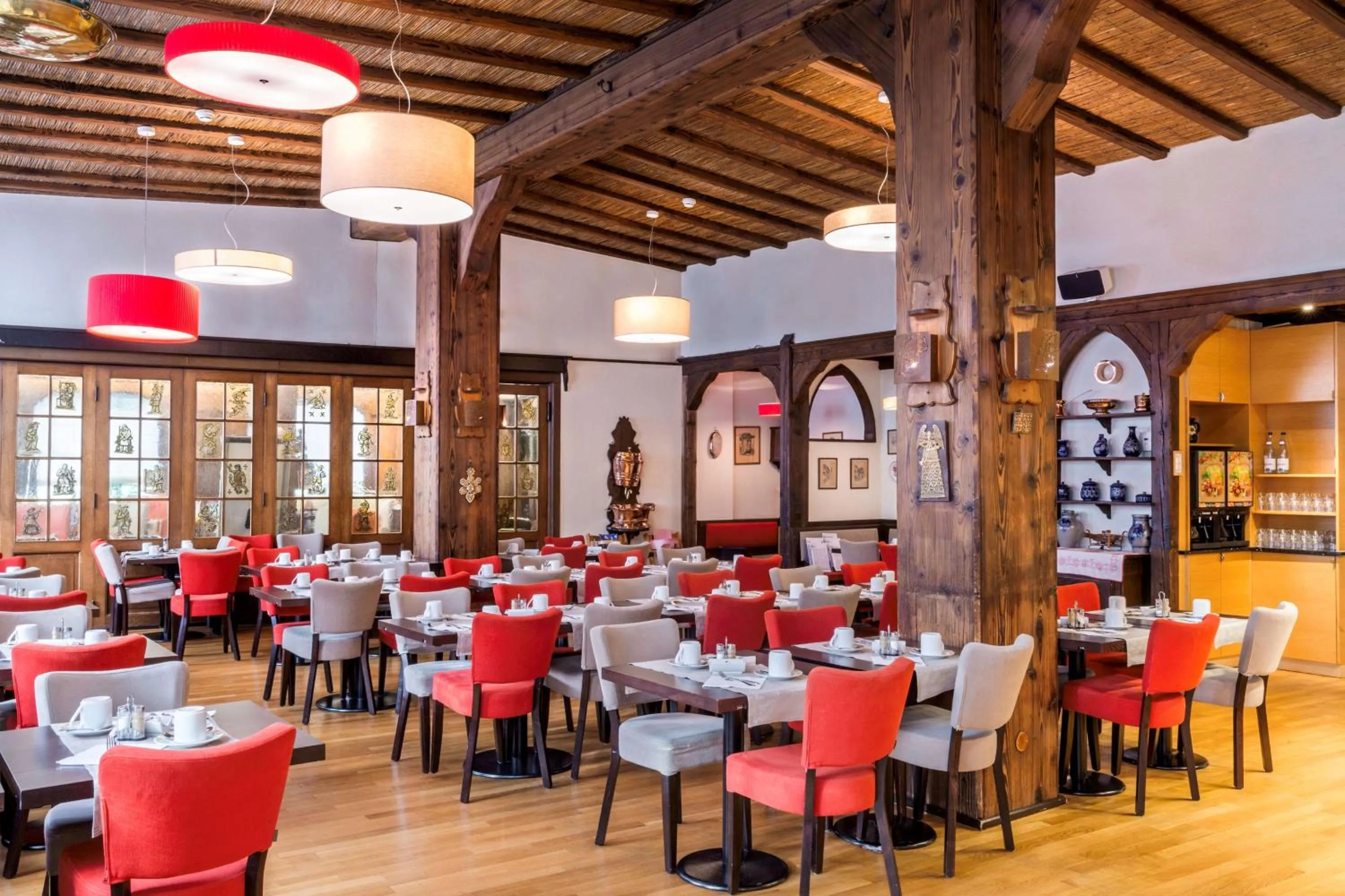 Restaurant/places to eat in Best Western Plus Monopole Métropole