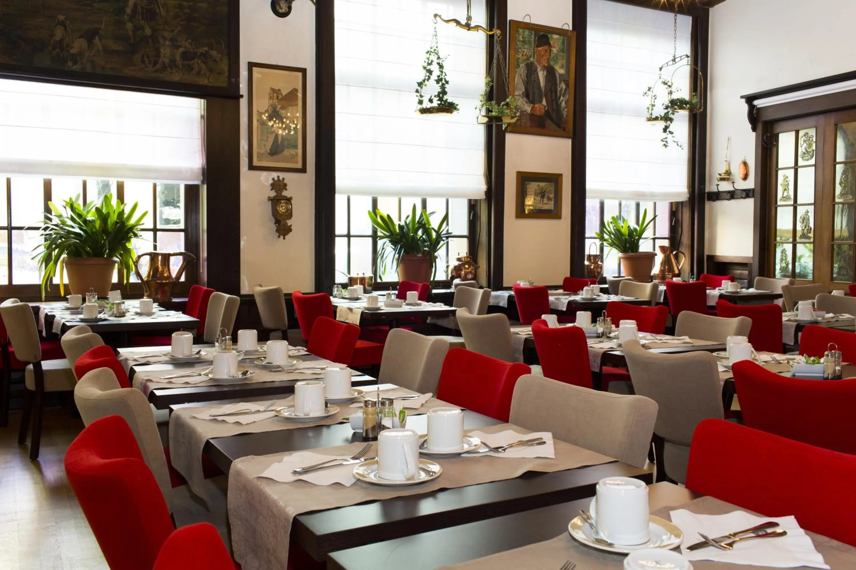 Restaurant/places to eat in Best Western Plus Monopole Métropole