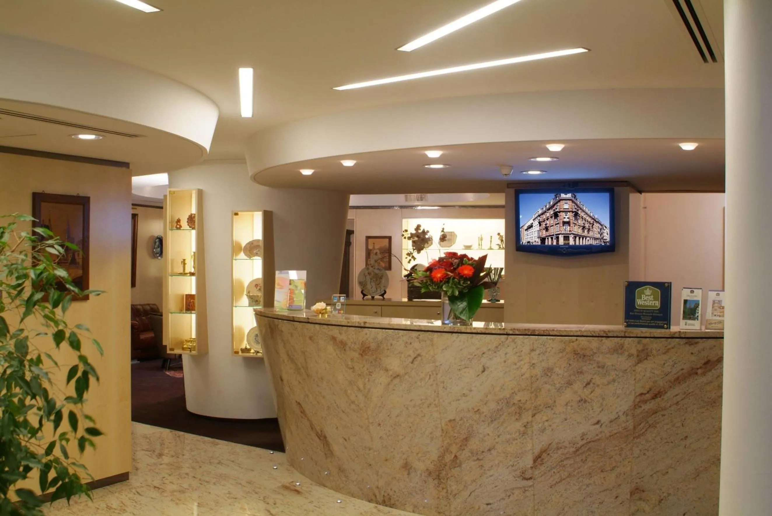 Lobby or reception in Best Western Plus Monopole Métropole