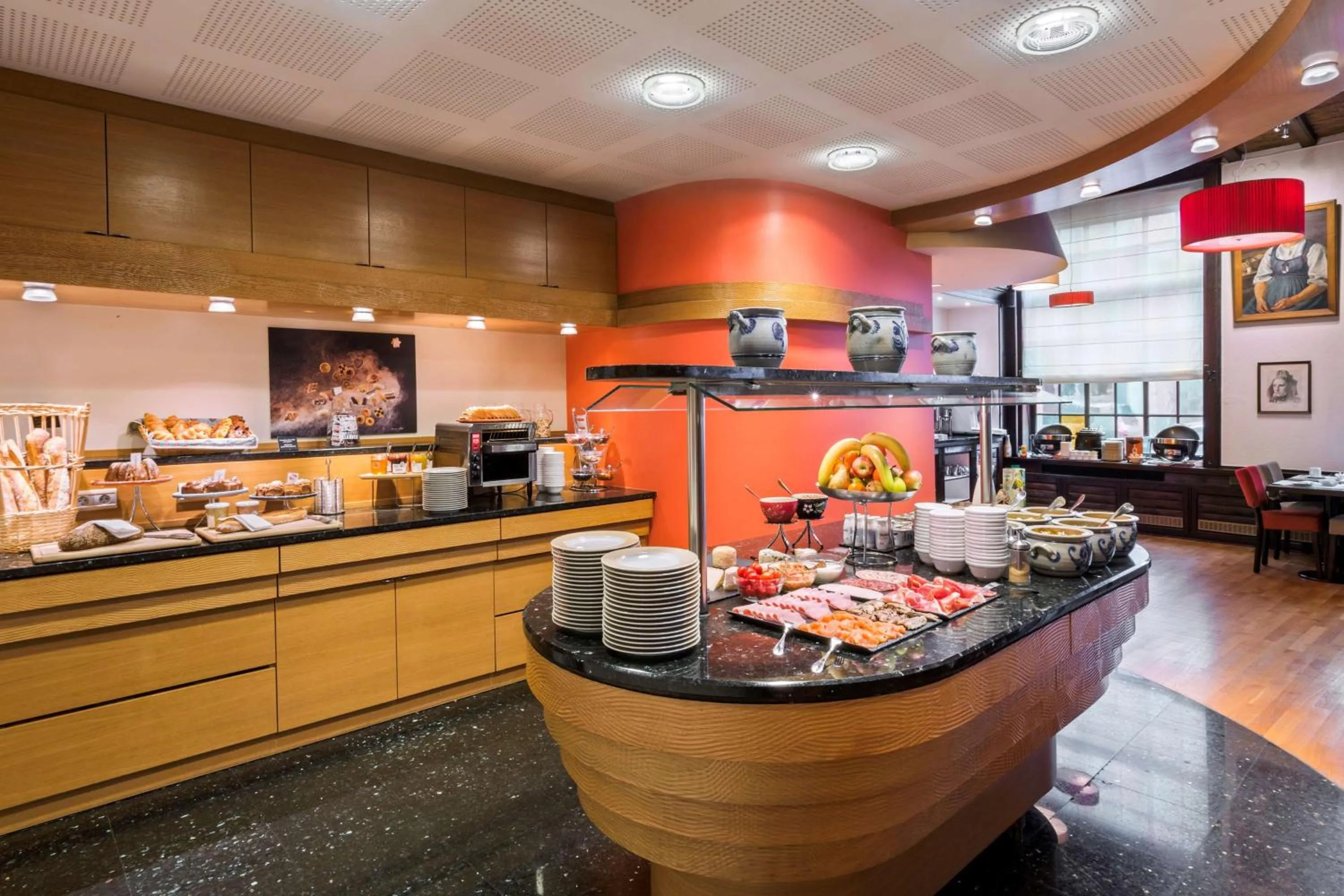 Restaurant/places to eat in Best Western Plus Monopole Métropole