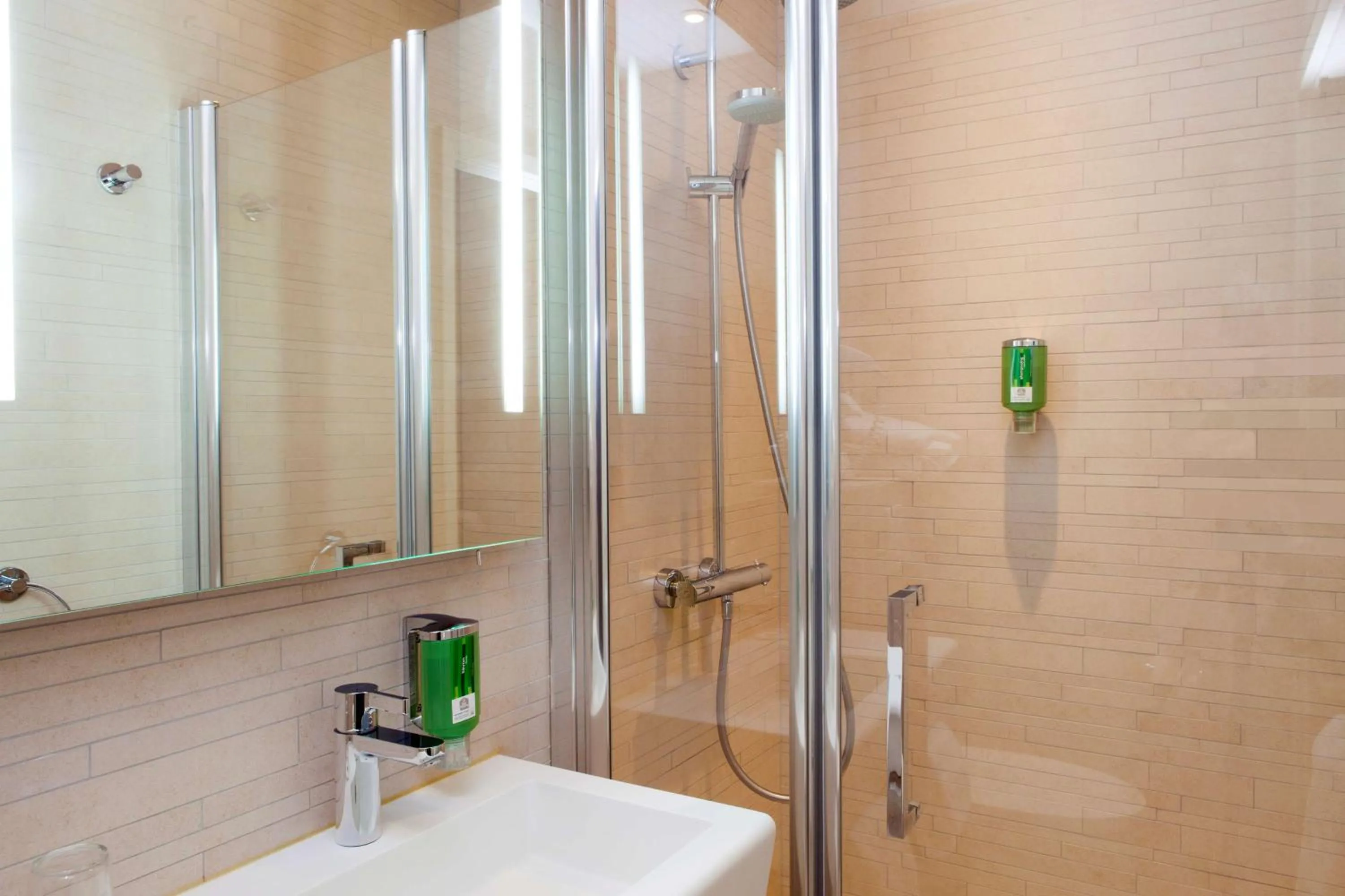 Bathroom in Best Western Plus Monopole Métropole