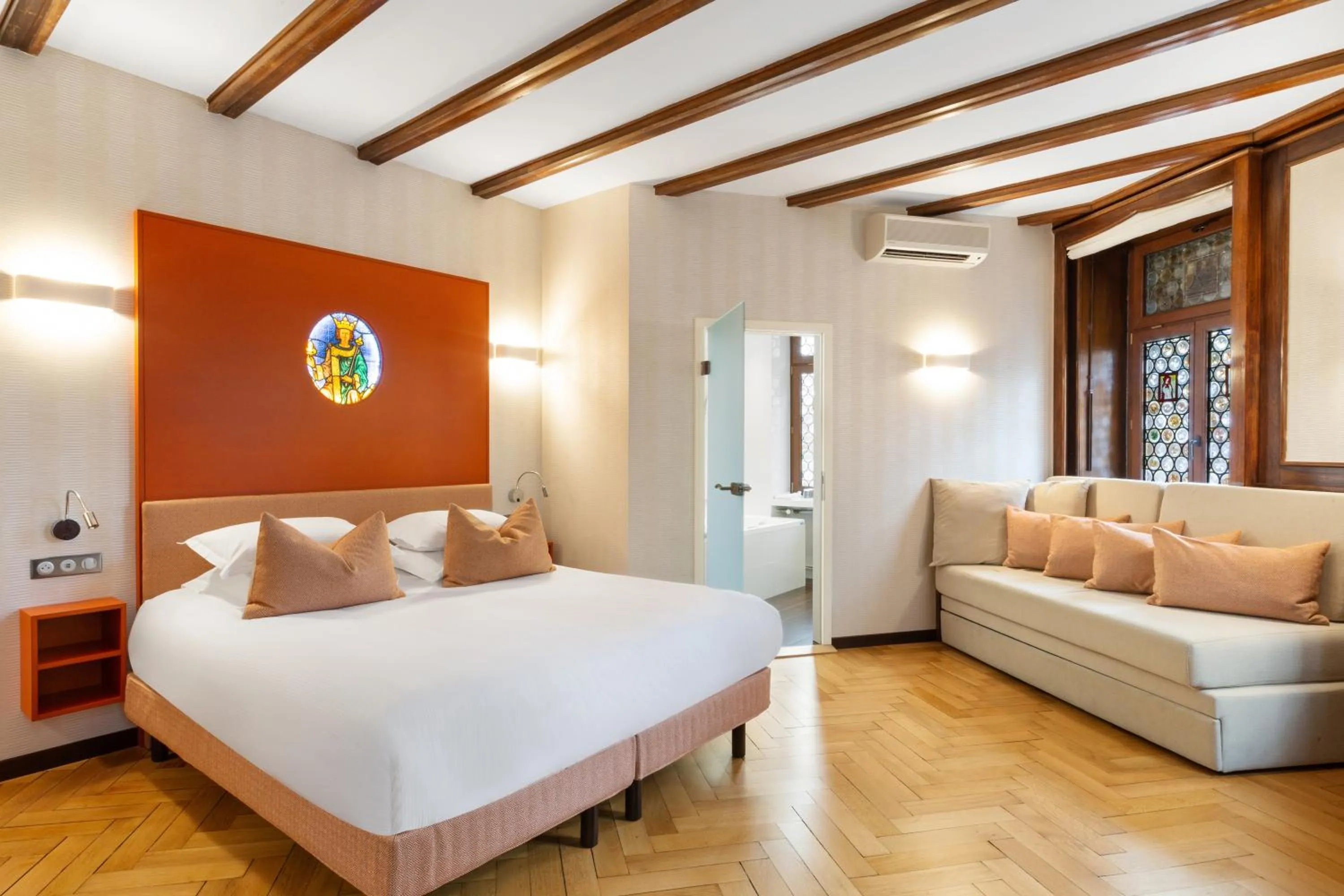 Photo of the whole room, Bed in Best Western Plus Monopole Métropole