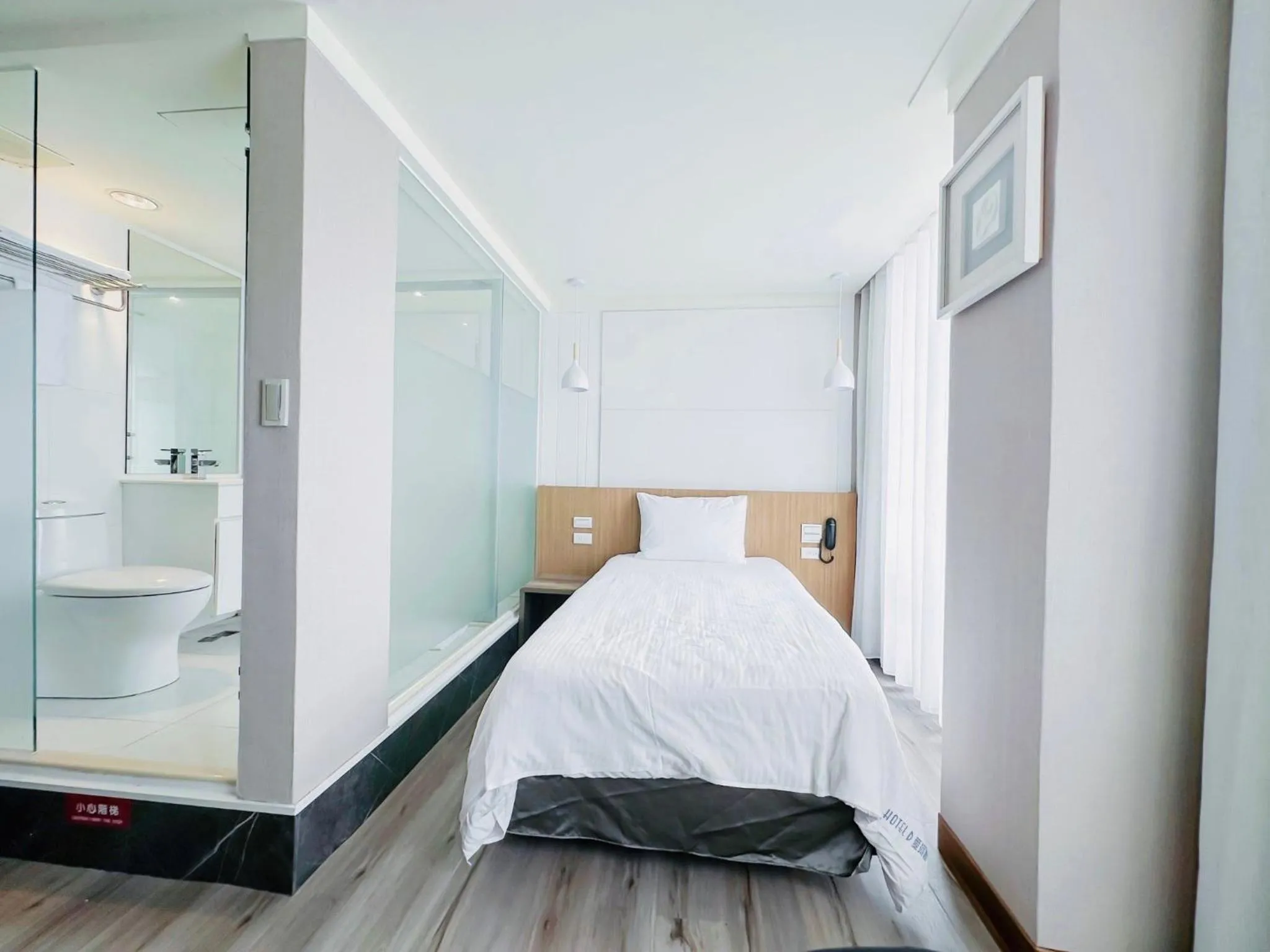 Photo of the whole room, Bed in Red Residence Hotel