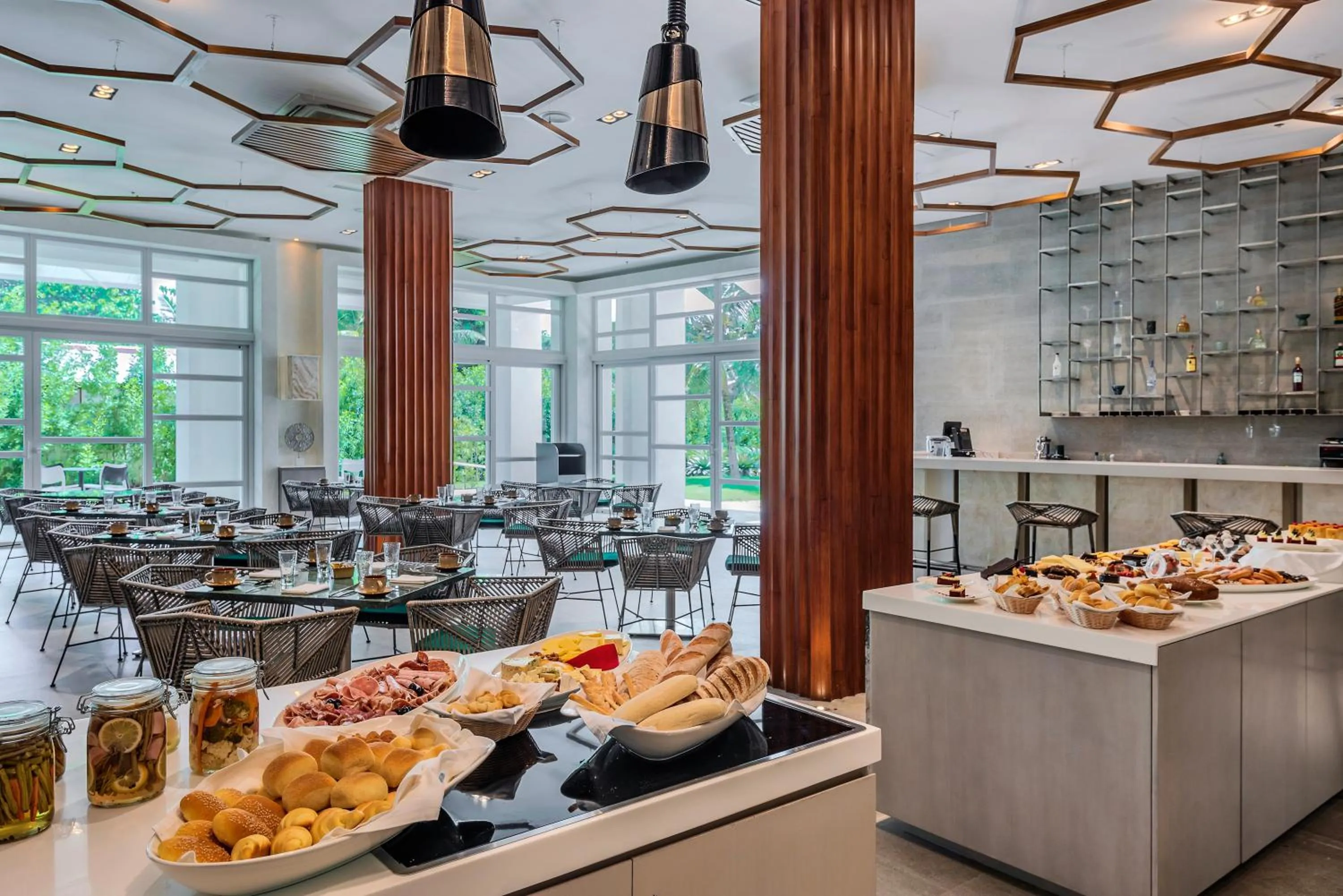 Restaurant/places to eat in Aqua Boracay