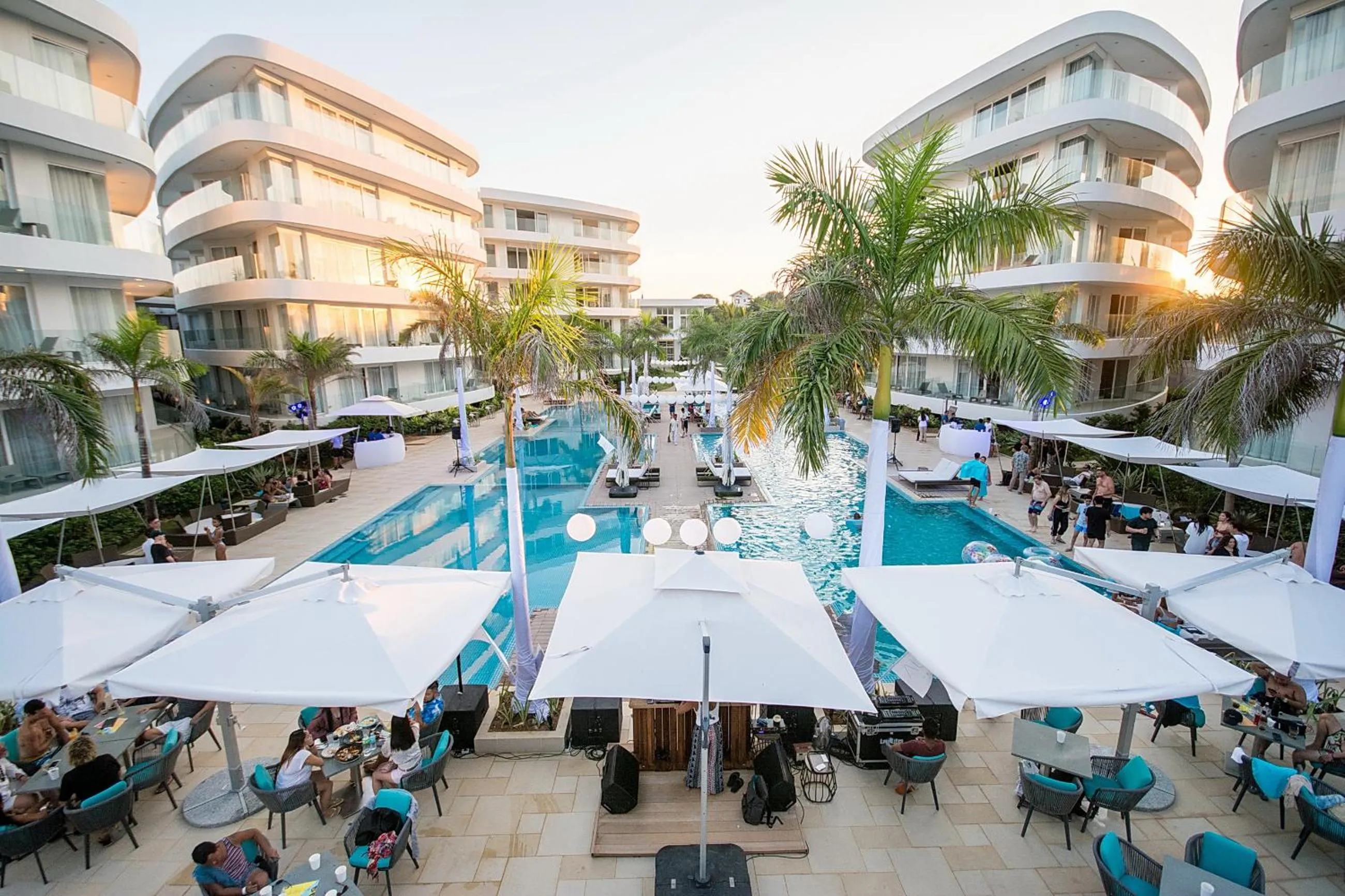 Restaurant/places to eat in Aqua Boracay