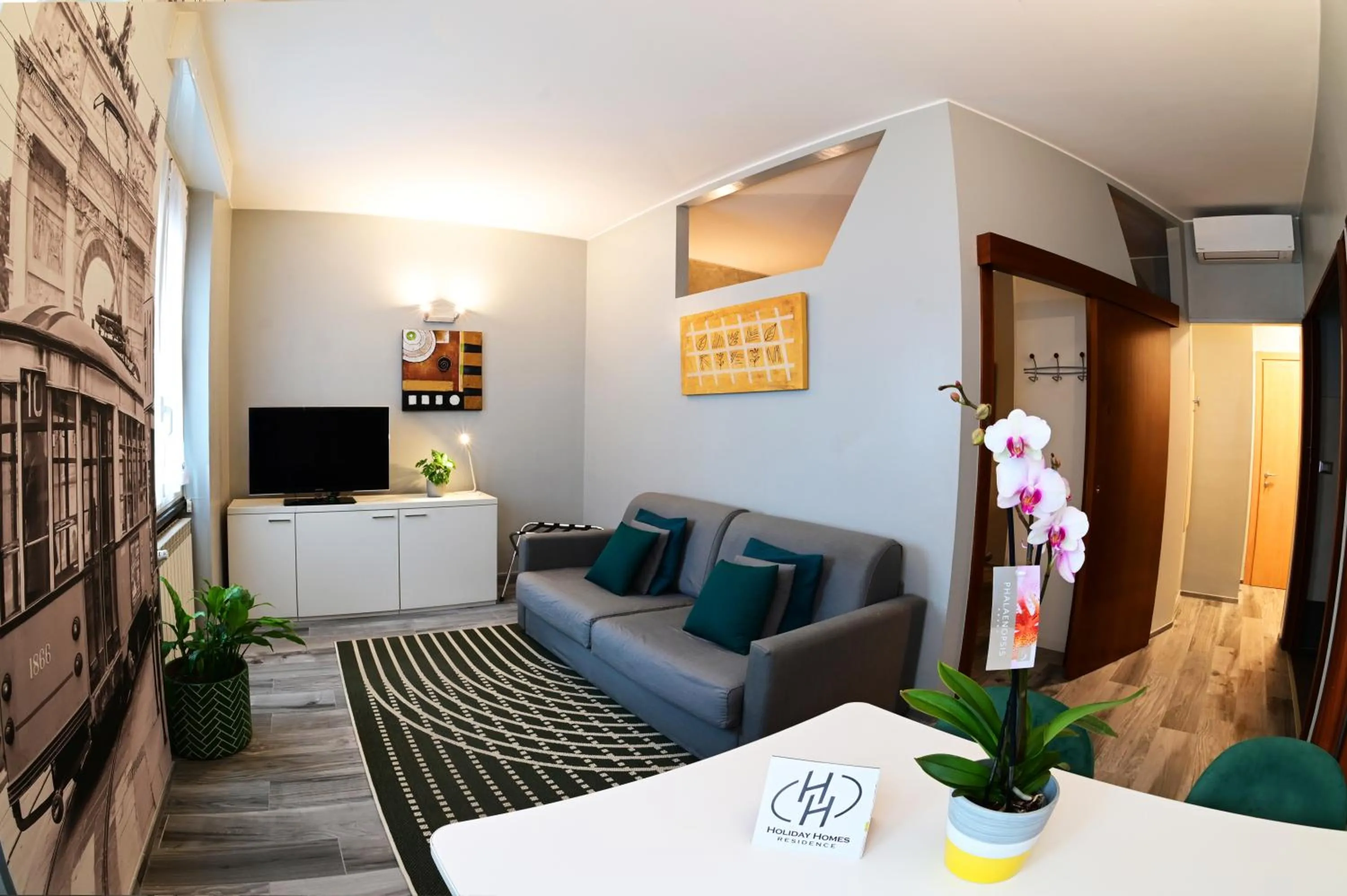 TV and multimedia in Holiday Homes Aparthotel Milano