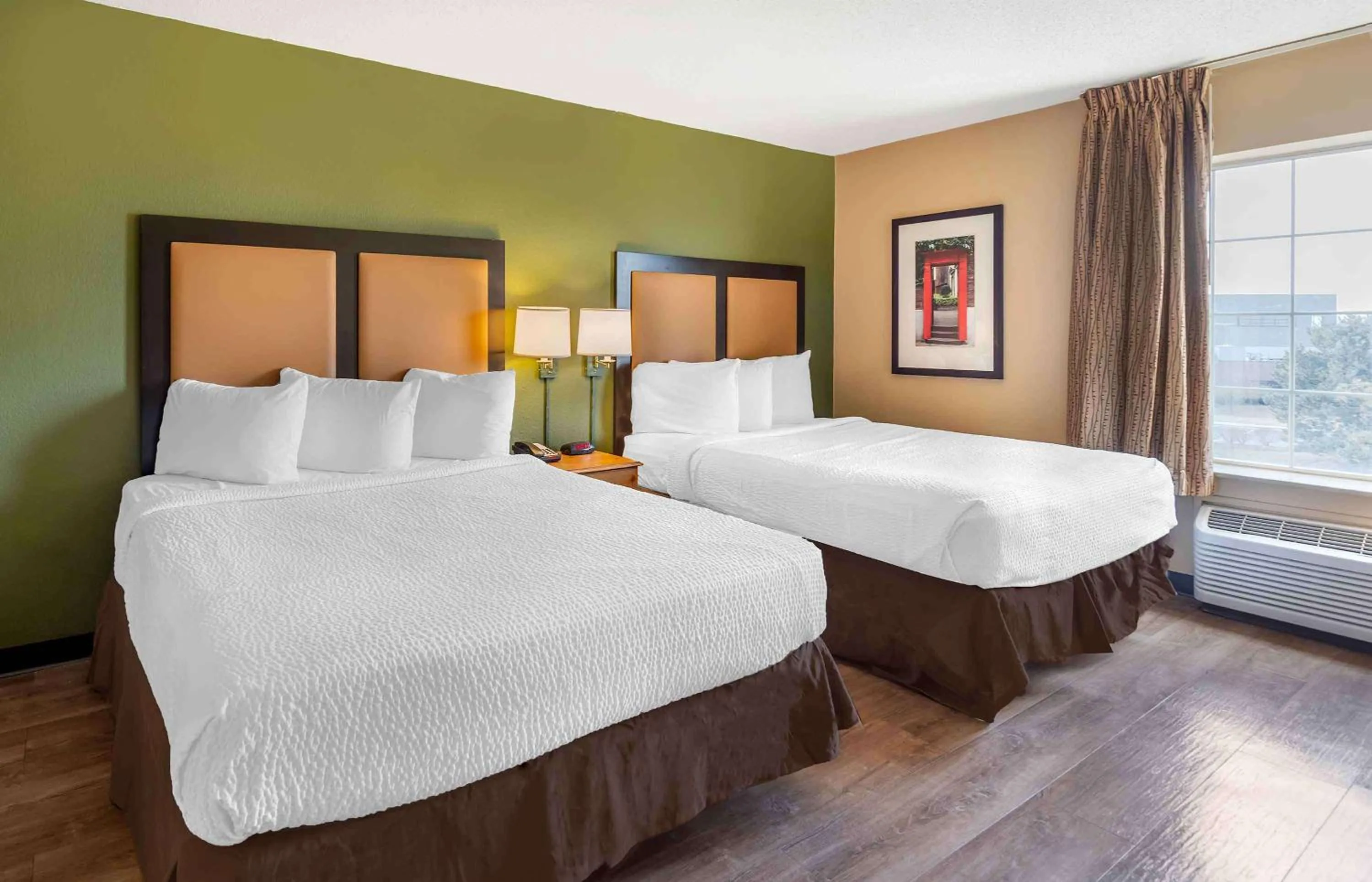 Bedroom, Bed in Extended Stay America Select Suites - Chicago - Westmont - Oak Brook