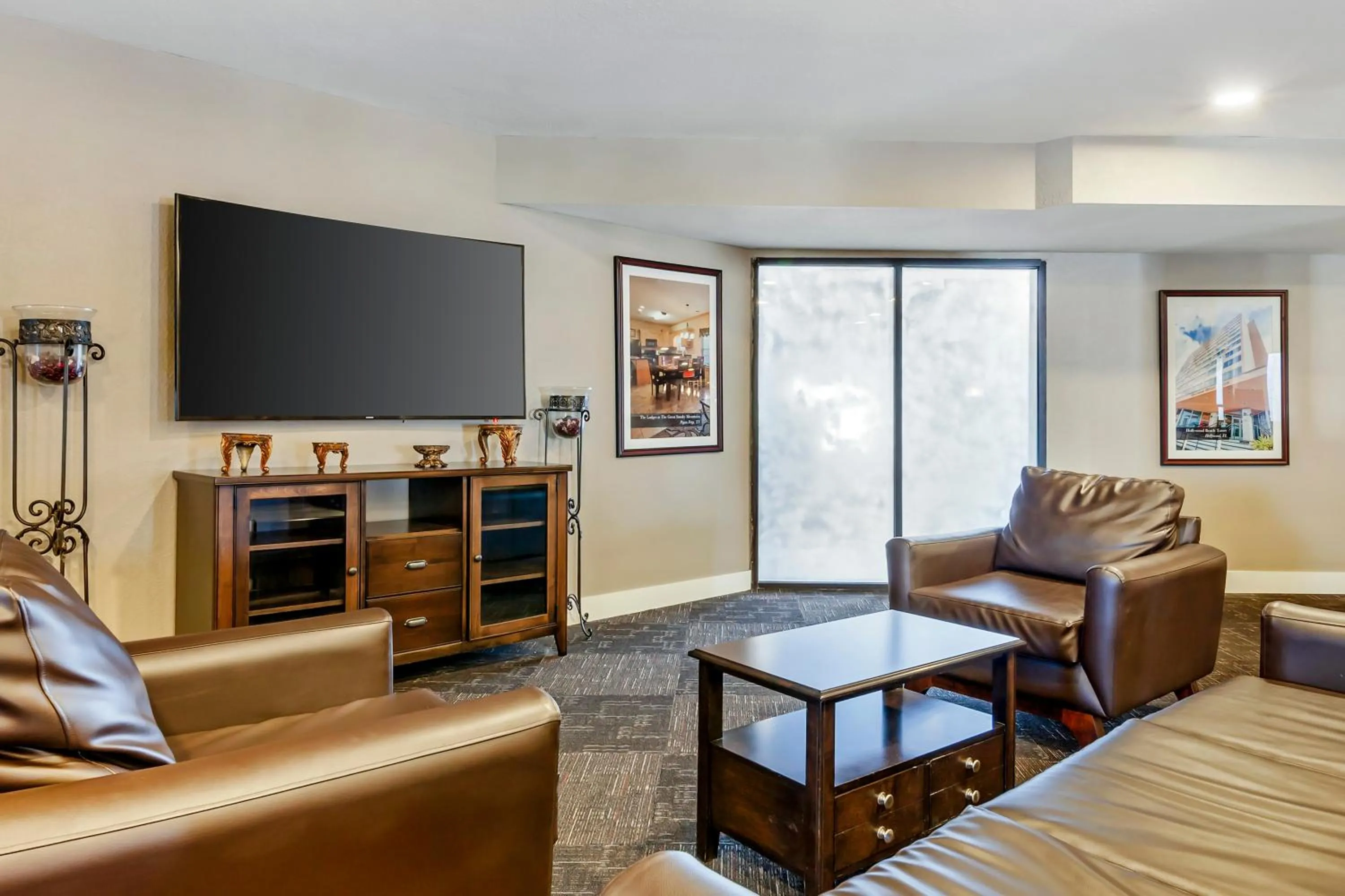 Polynesian Hotel & Suites