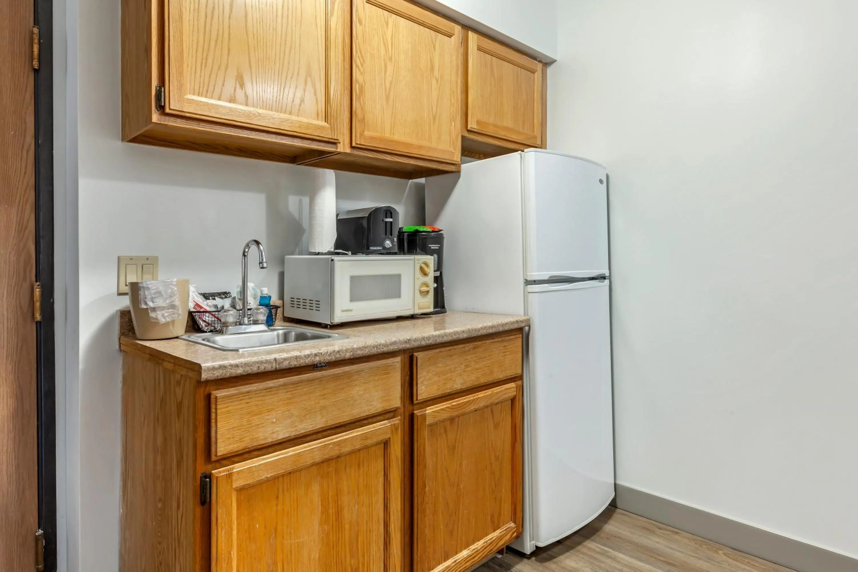 toaster in Polynesian Hotel & Suites