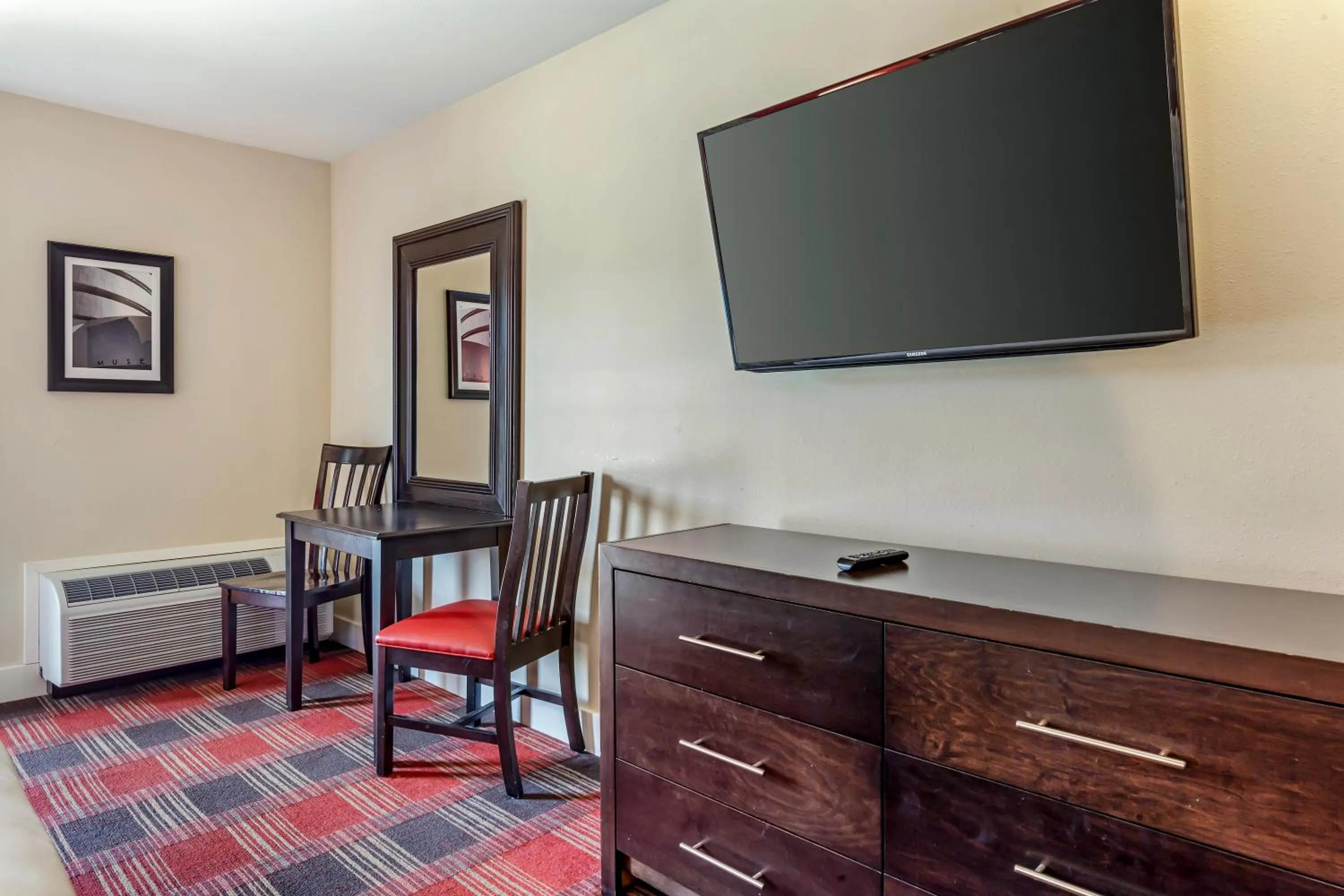 TV and multimedia in Polynesian Hotel & Suites