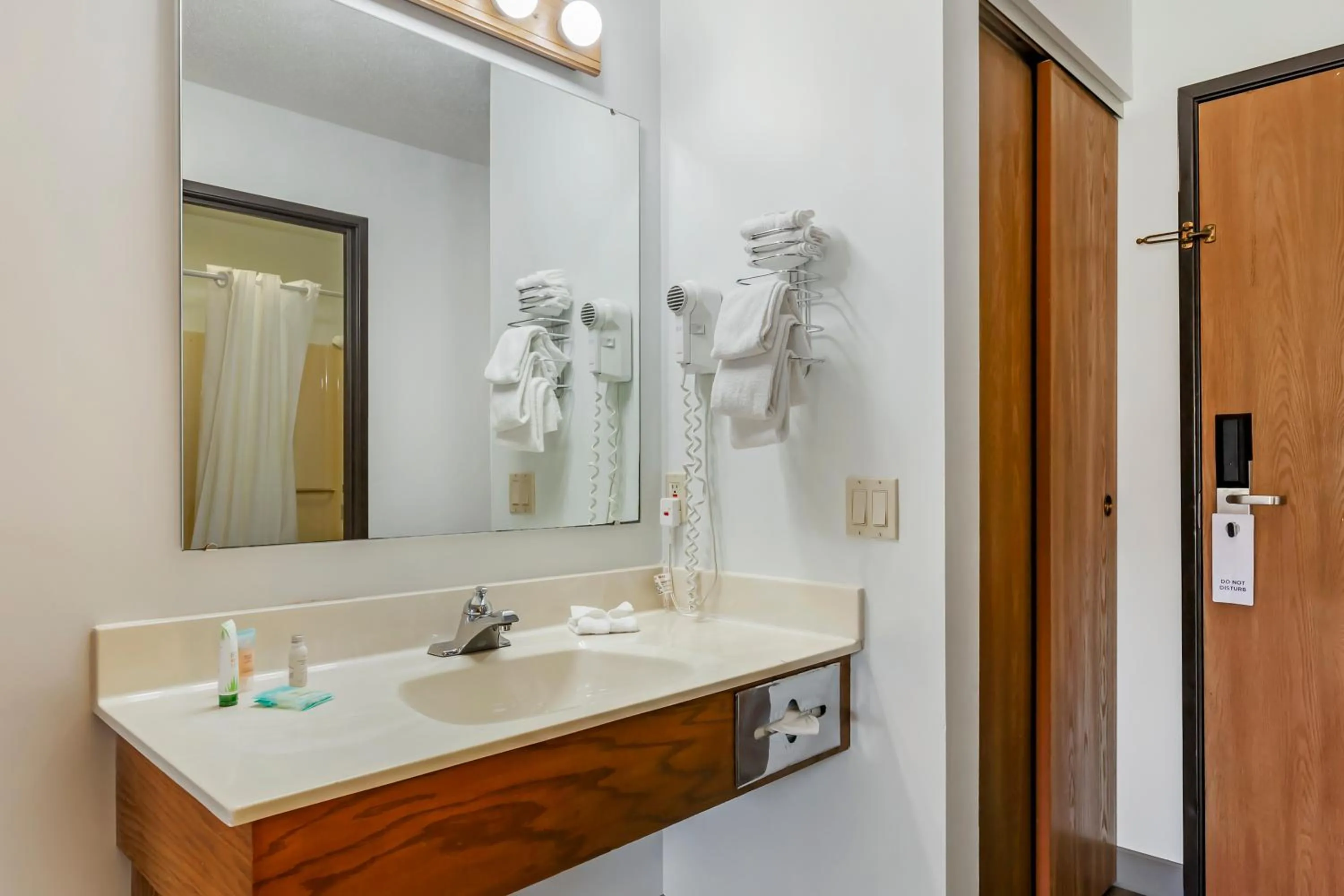 Bathroom in Polynesian Hotel & Suites