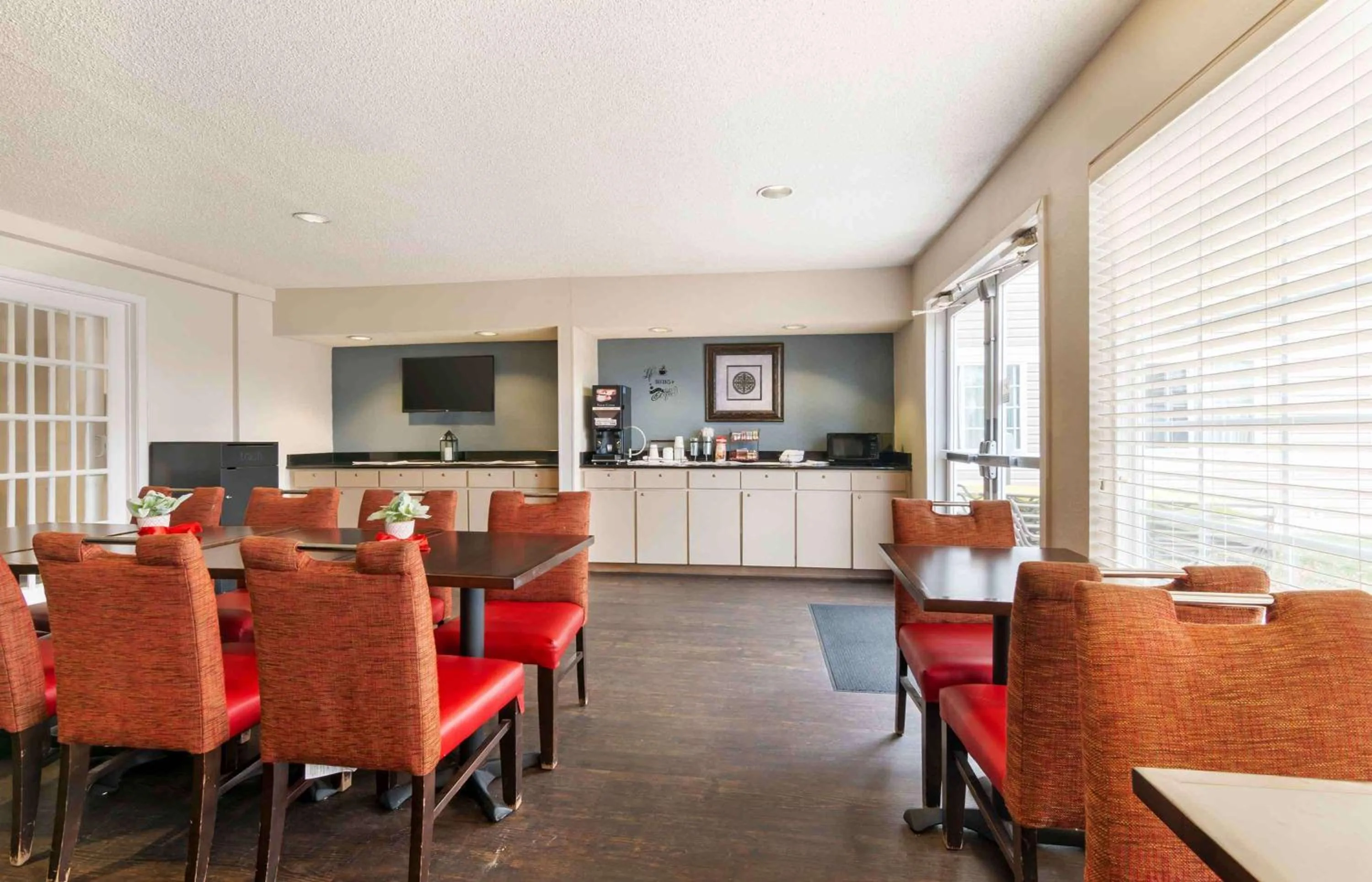 Restaurant/places to eat in Extended Stay America Suites - Kansas City - Airport - Tiffany Springs