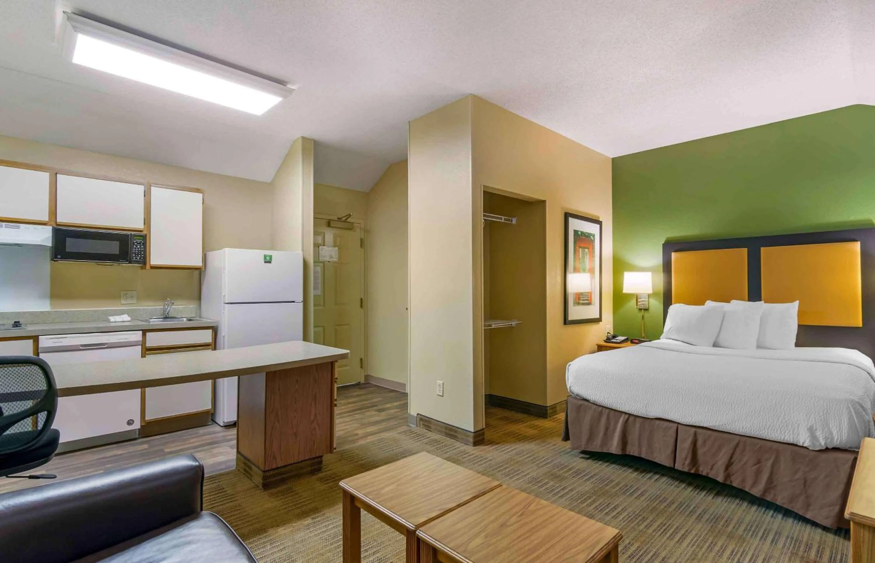 Bedroom, Bed in Extended Stay America Suites - Kansas City - Airport - Tiffany Springs
