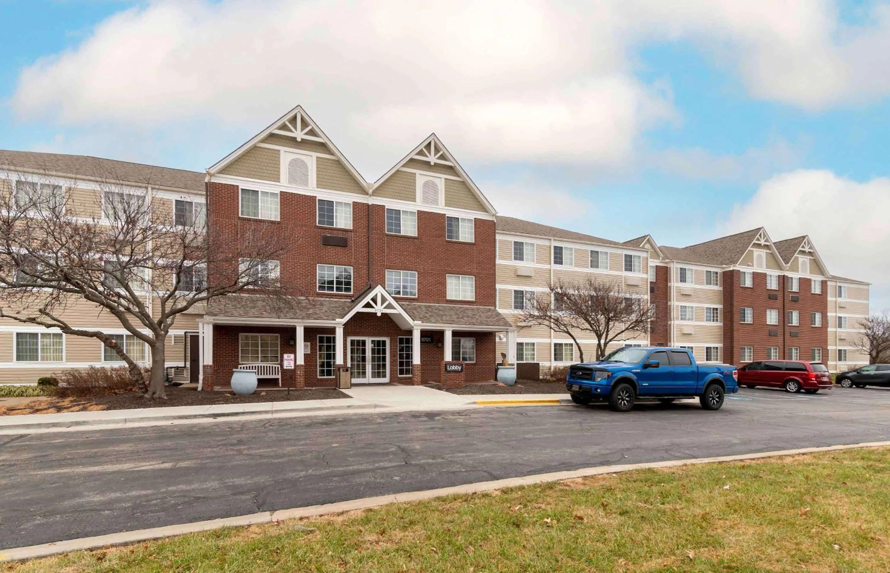 Property building in Extended Stay America Suites - Kansas City - Airport - Tiffany Springs
