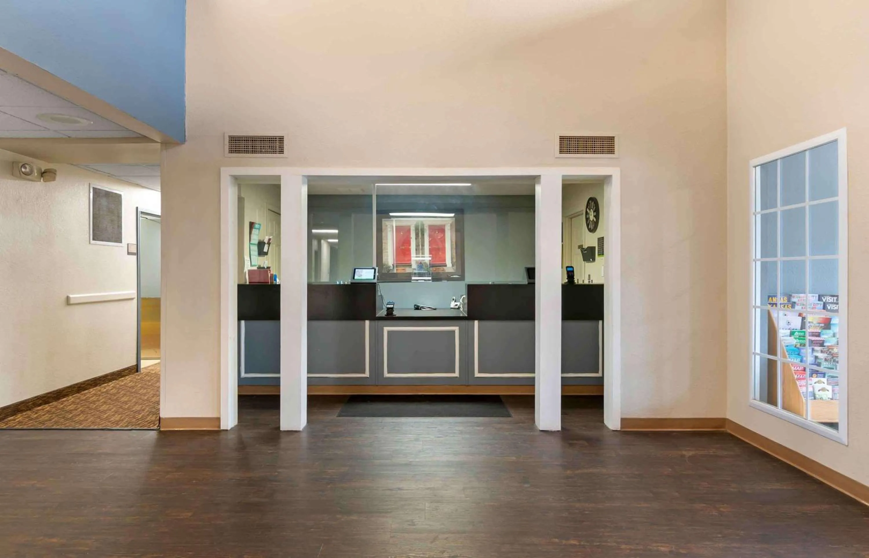 Lobby or reception in Extended Stay America Suites - Kansas City - Airport - Tiffany Springs