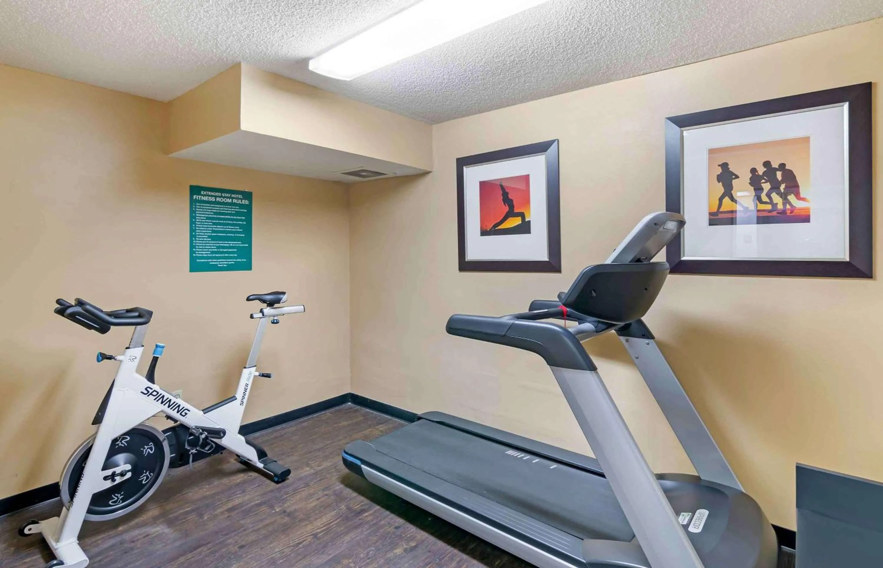Fitness centre/facilities in Extended Stay America Suites - Kansas City - Airport - Tiffany Springs