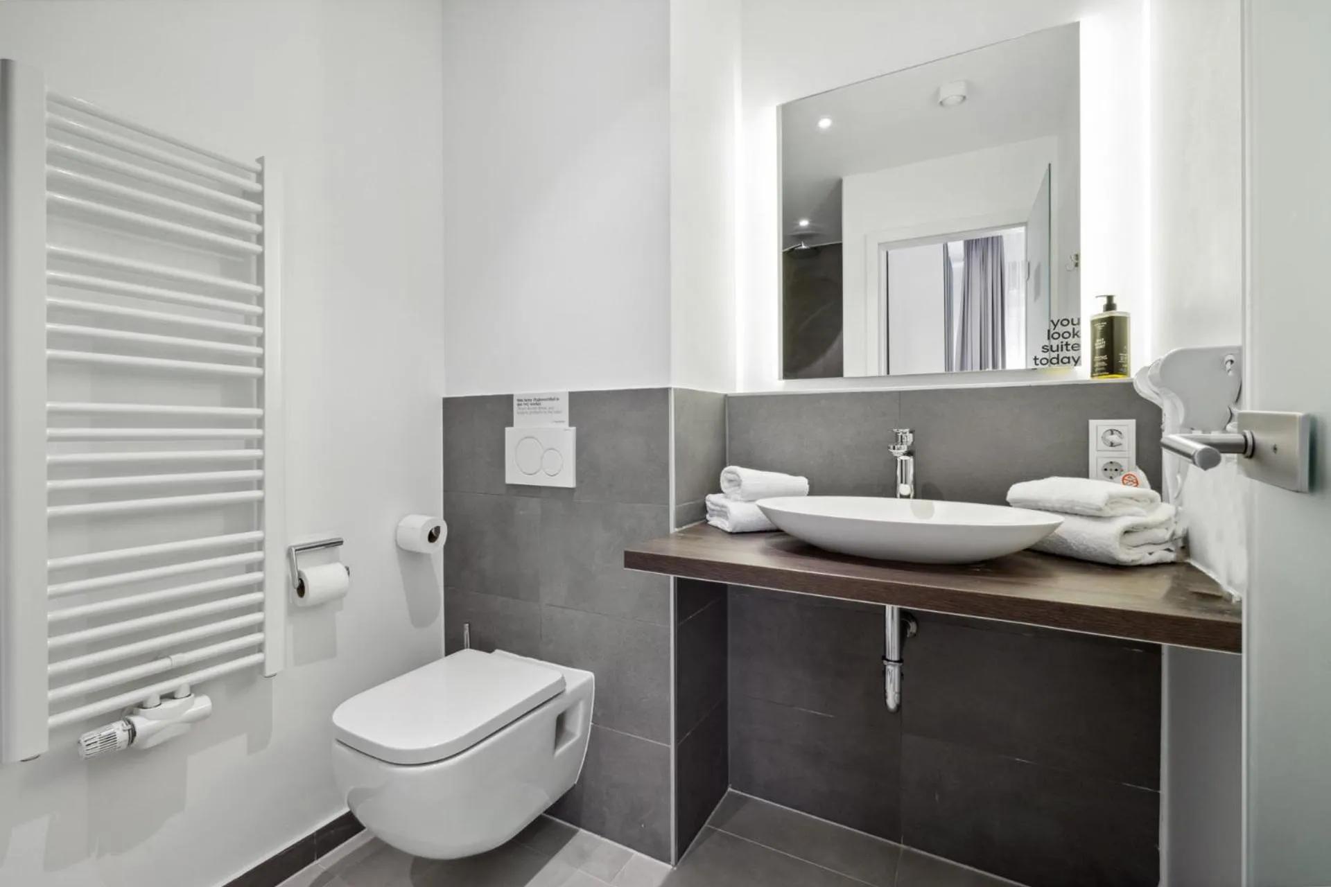 Shower in Limehome Munich Fritz-Erler Str