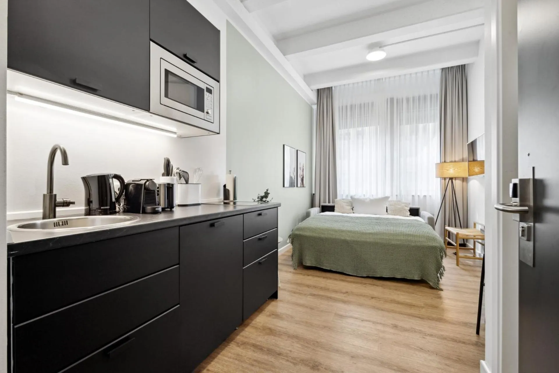 Coffee/tea facilities, Bed in Limehome Munich Fritz-Erler Str