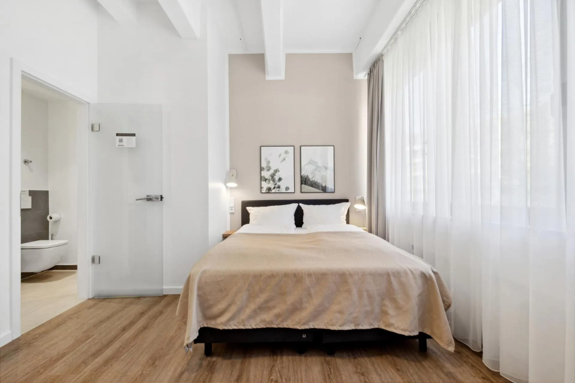 Bed in Limehome Munich Fritz-Erler Str