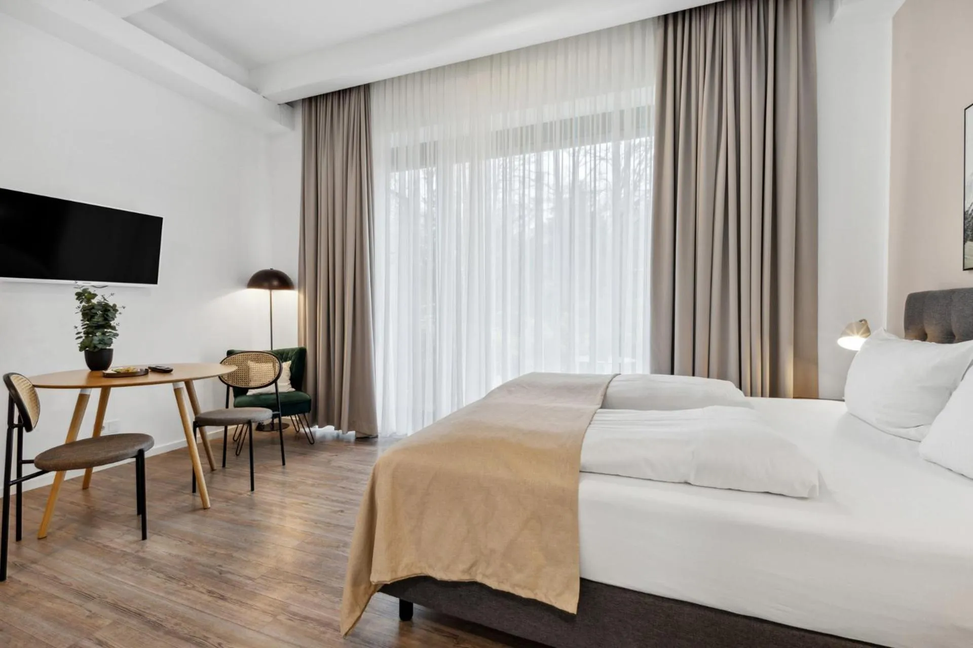 Bed in Limehome Munich Fritz-Erler Str