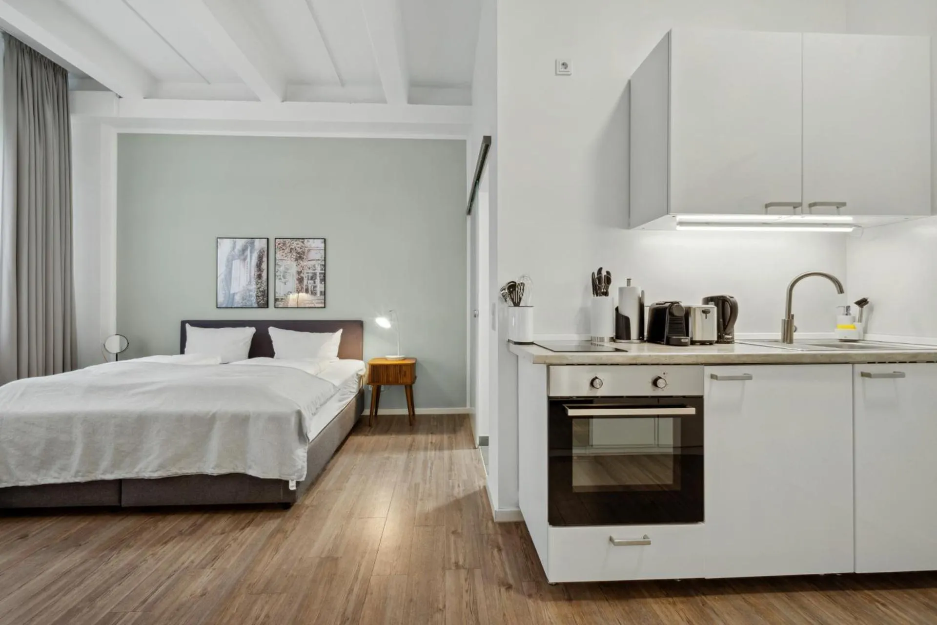 Bed in Limehome Munich Fritz-Erler Str