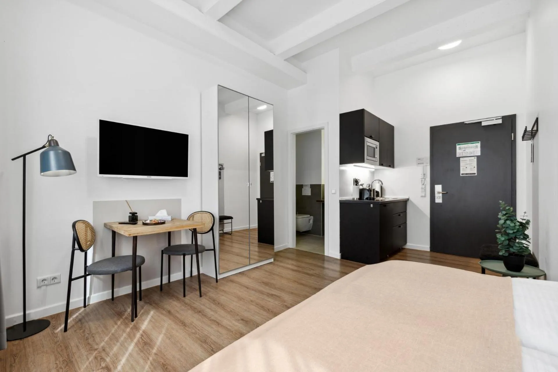 Bed in Limehome Munich Fritz-Erler Str