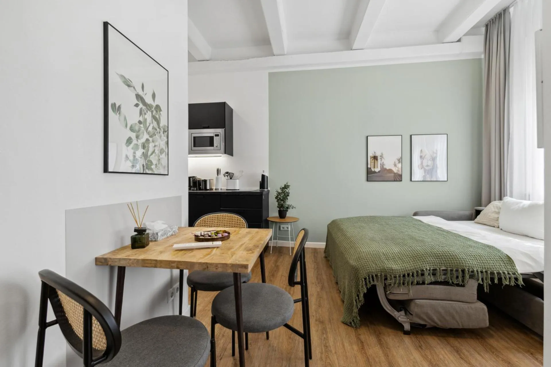 Bed in Limehome Munich Fritz-Erler Str