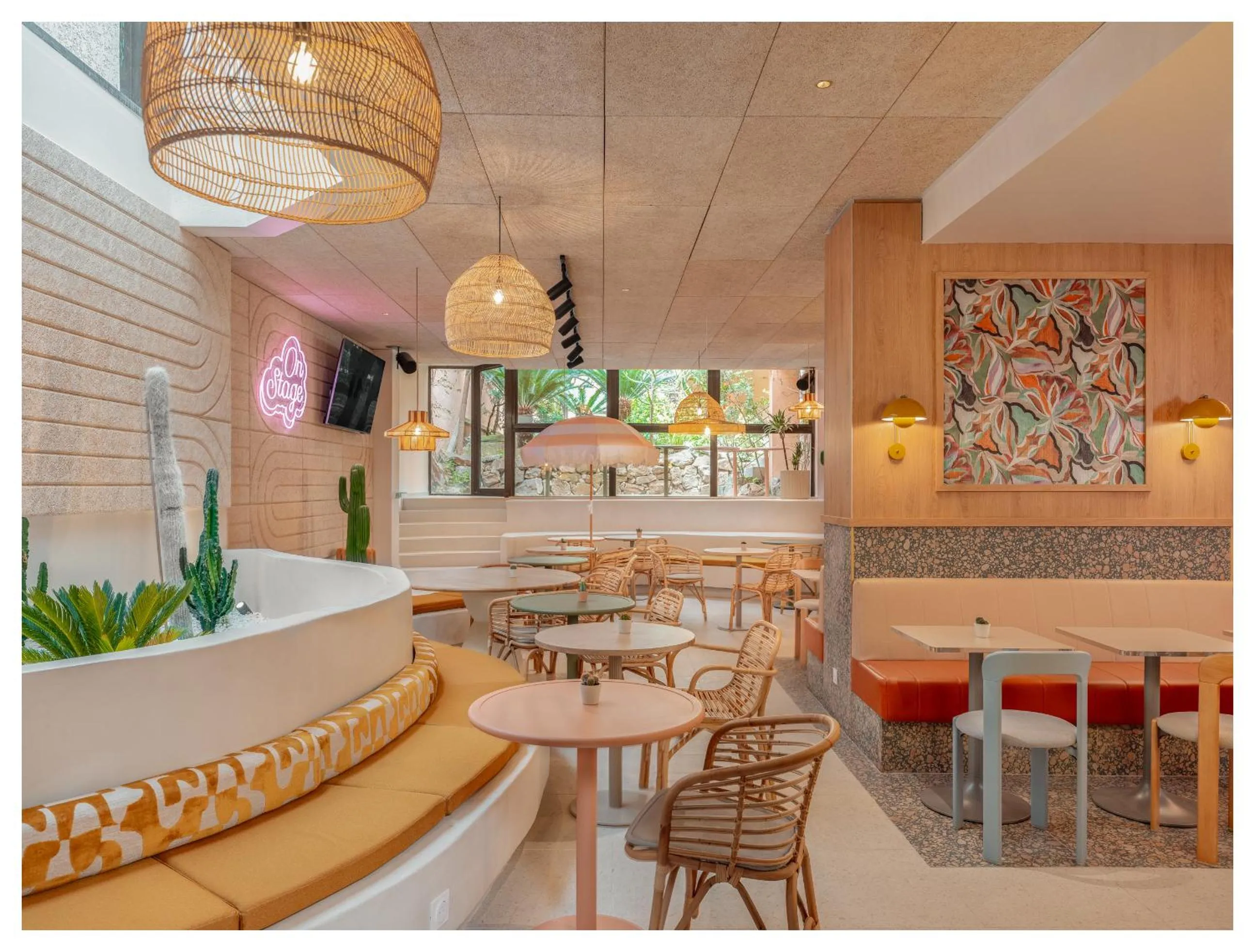 Restaurant/places to eat in Nice Pam Hotel