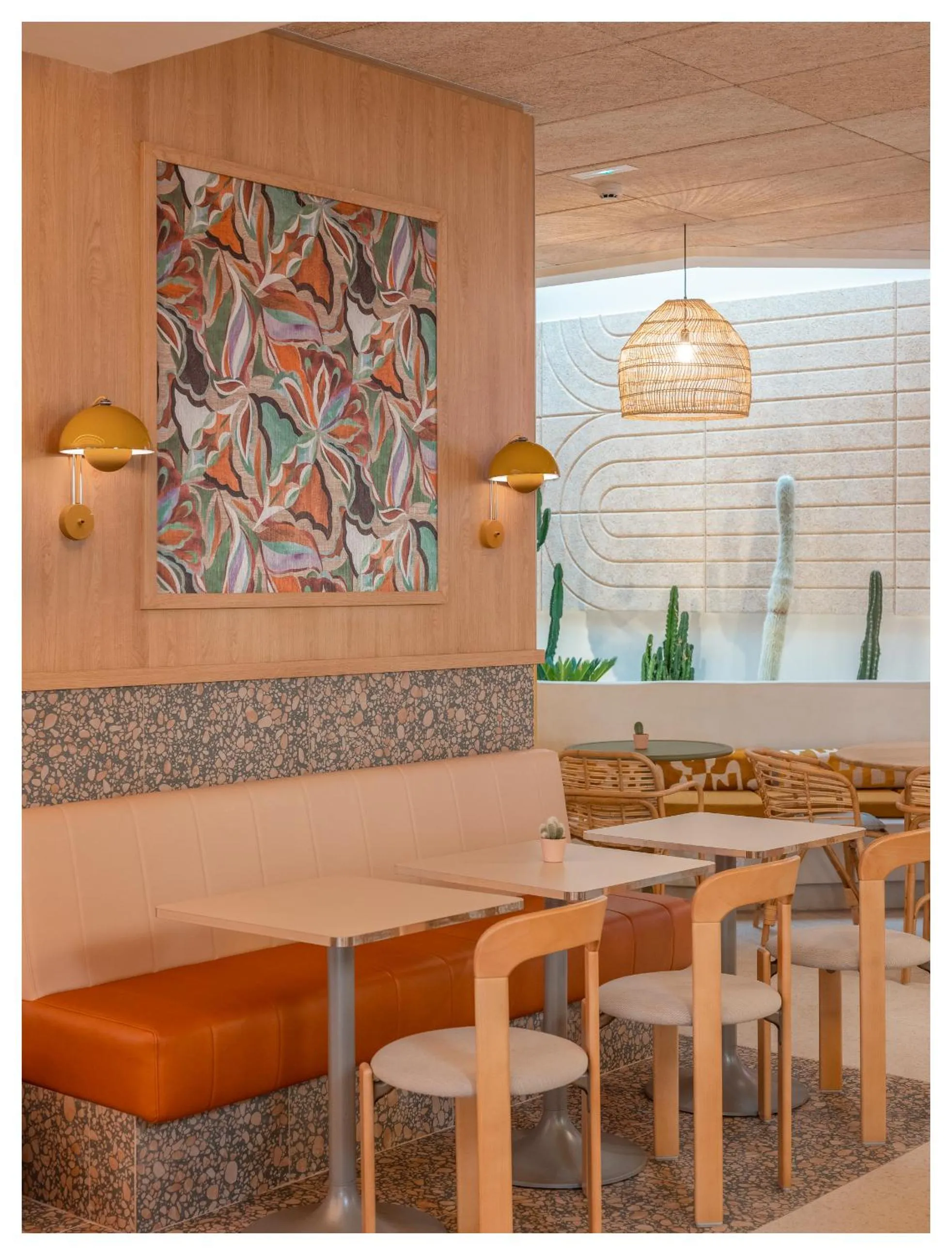 Restaurant/places to eat in Nice Pam Hotel