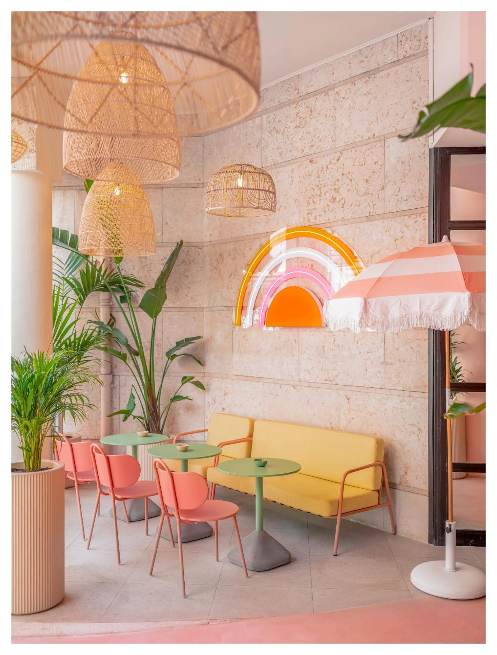 Restaurant/places to eat in Nice Pam Hotel